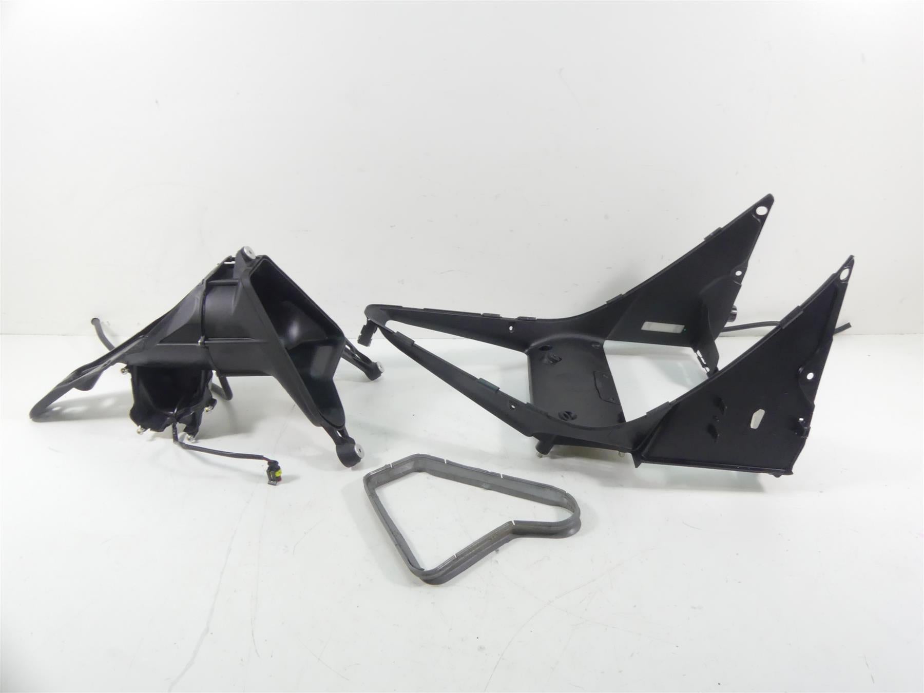 2020 Ducati Panigale V2 Coolant Fan & Radiator Cover Reservoir Set 8292A342A {{ shop.shopifyCountryName }} - Mototech271