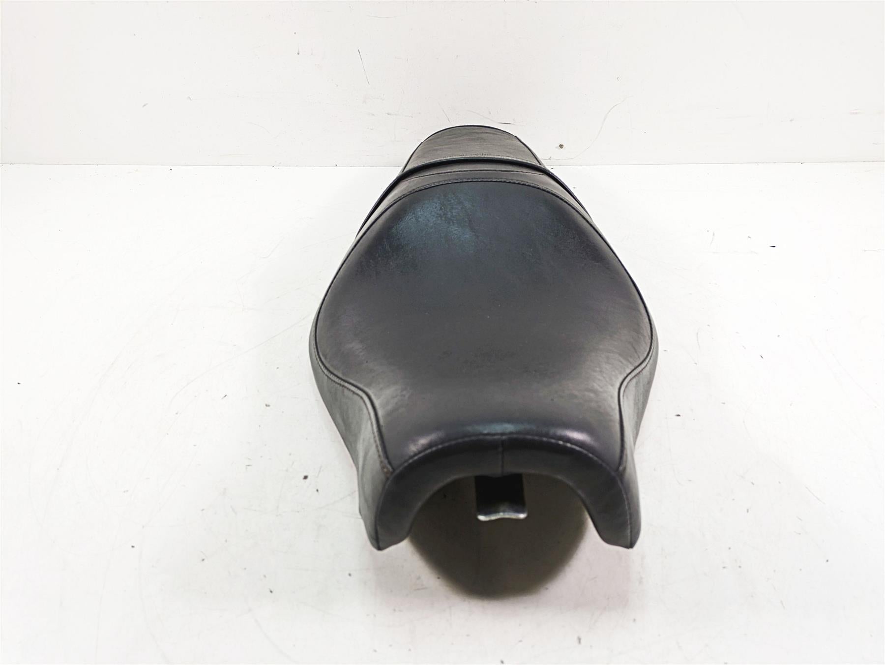 2007 Harley Sportster XL1200 C Oem Rider Driver Seat Saddle - No Tears 51530-07 {{ shop.shopifyCountryName }} - Mototech271