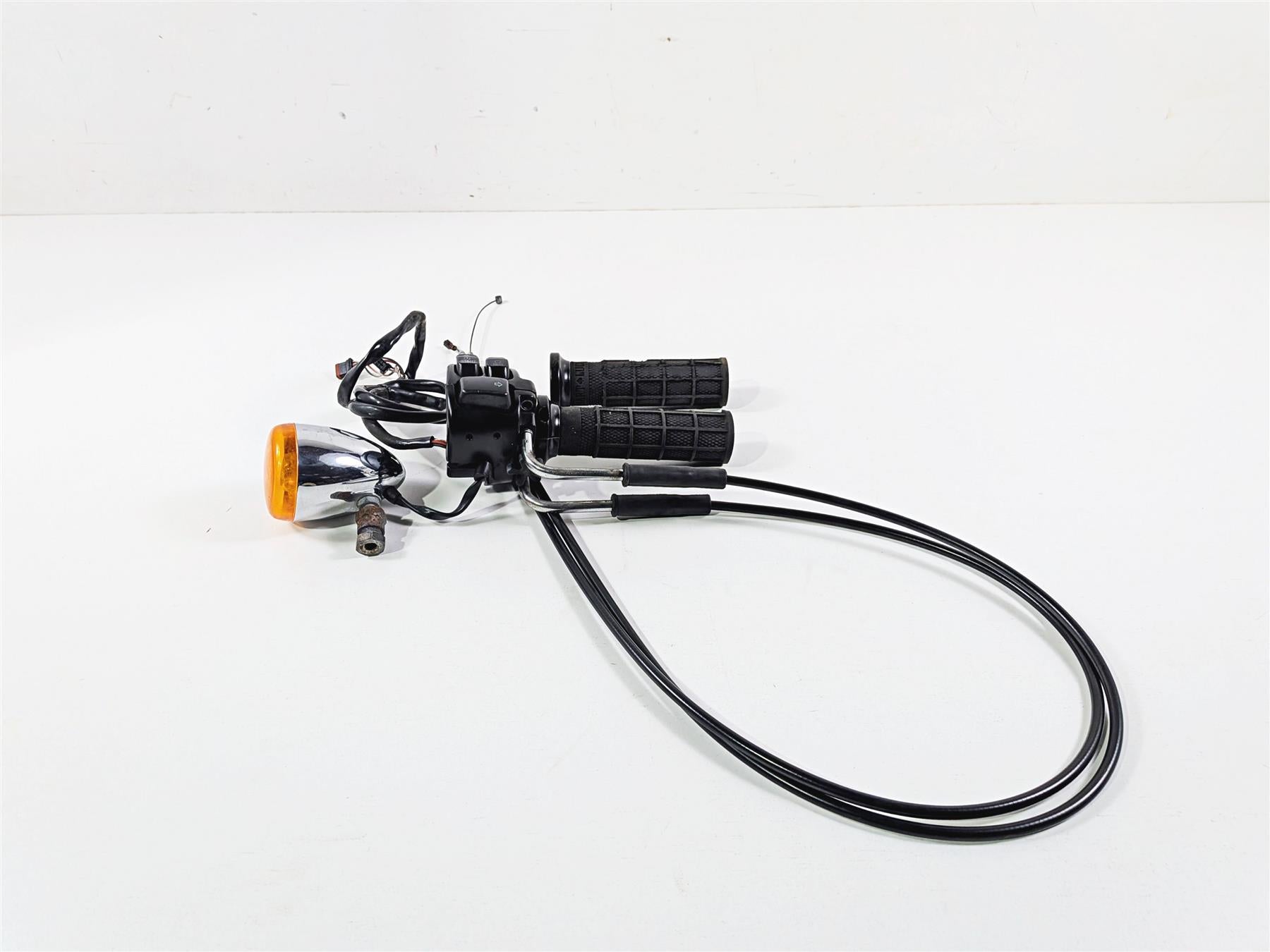 2014 Harley FXDL Dyna Low Rider Right Hand Control Switch + Blinker 72944-12 {{ shop.shopifyCountryName }} - Mototech271