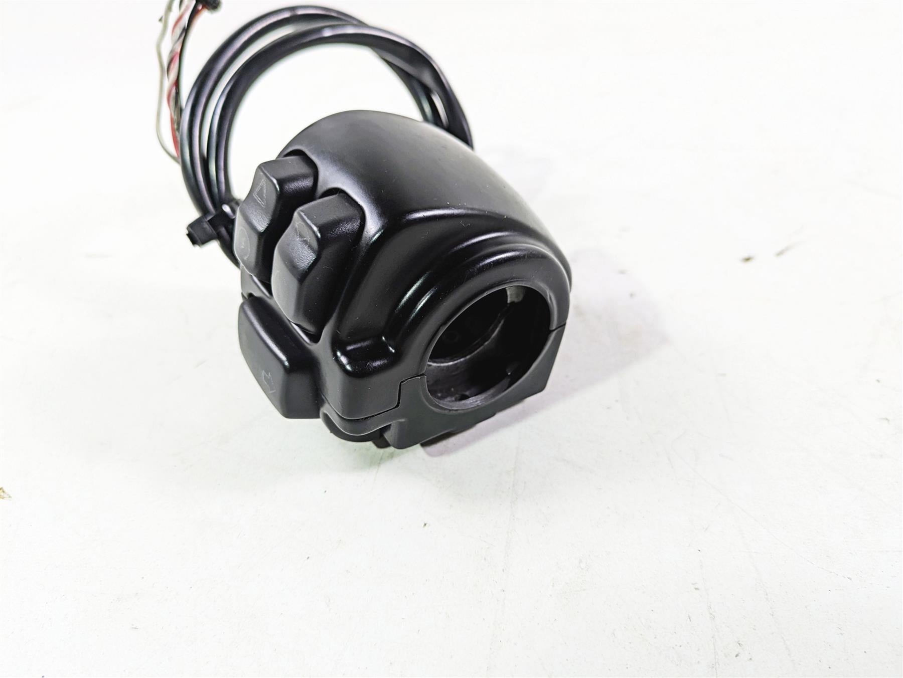 2018 Harley FXBR Softail Breakout Right Hand Start Stop Control Switch 71500462 {{ shop.shopifyCountryName }} - Mototech271