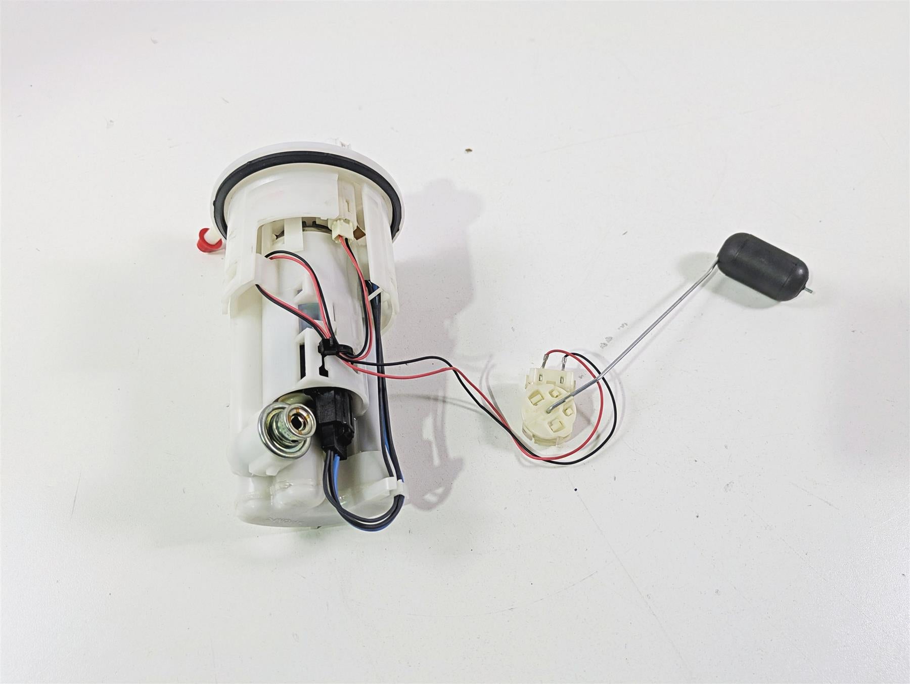 2024 Triumph Street Triple 765 R Fuel Gas Petrol Pump & Sending Unit T2400735 {{ shop.shopifyCountryName }} - Mototech271