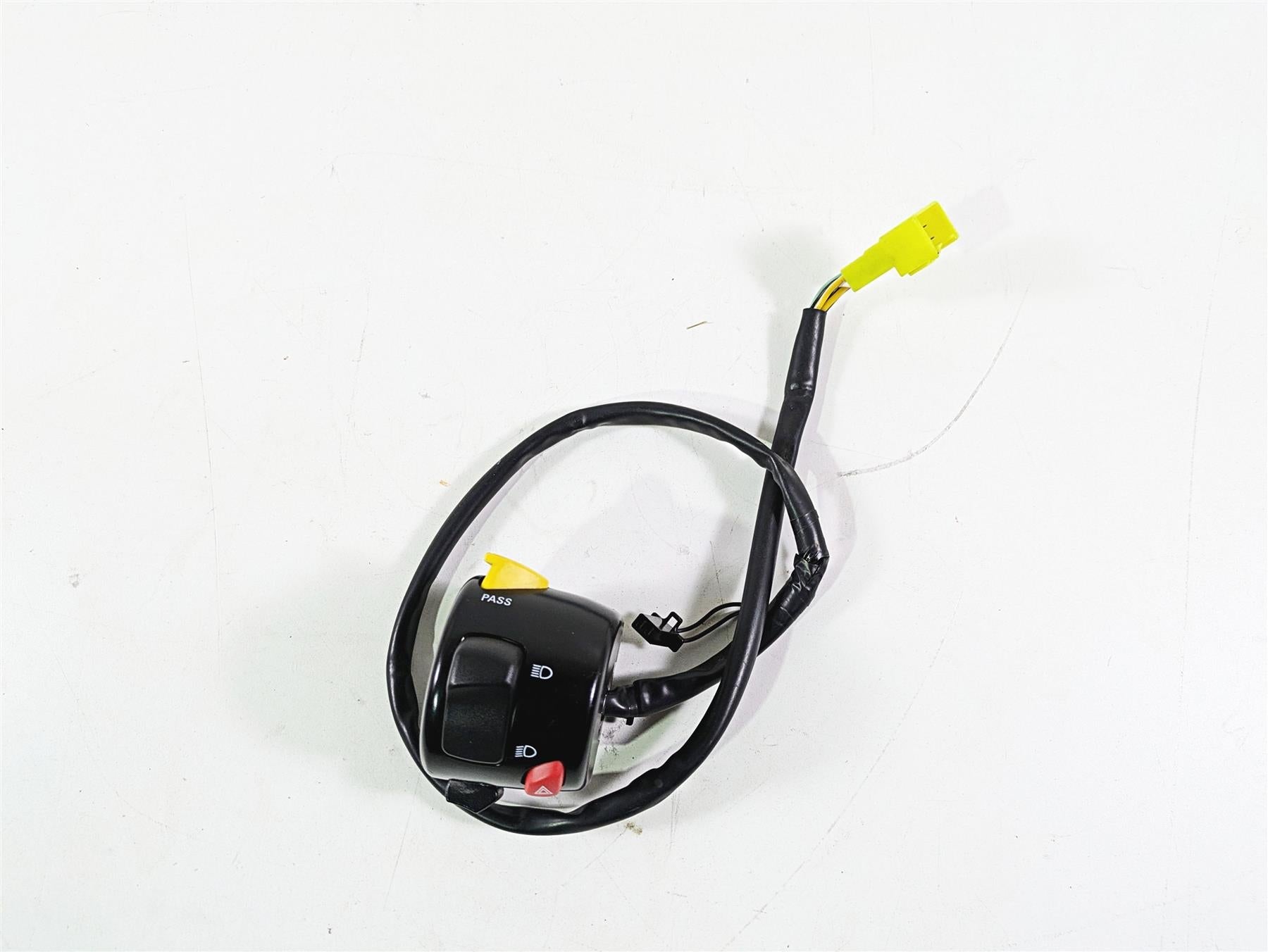 2016 Suzuki M109R VZR1800 Boulevard Left Hand Control Switch 37400-48GB0 {{ shop.shopifyCountryName }} - Mototech271