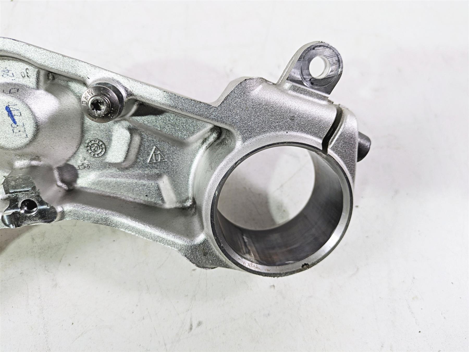2021 BMW R1250GS K51 Adv Lower Triple Tree Steering Clamp 31429443337 {{ shop.shopifyCountryName }} - Mototech271