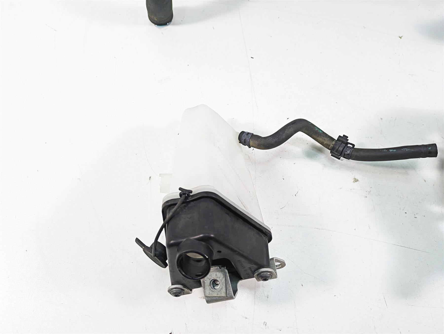 2016 BMW R1200R K53 Radiator Fan Reservoir Hoses Set - No Leaks 17118525833 {{ shop.shopifyCountryName }} - Mototech271