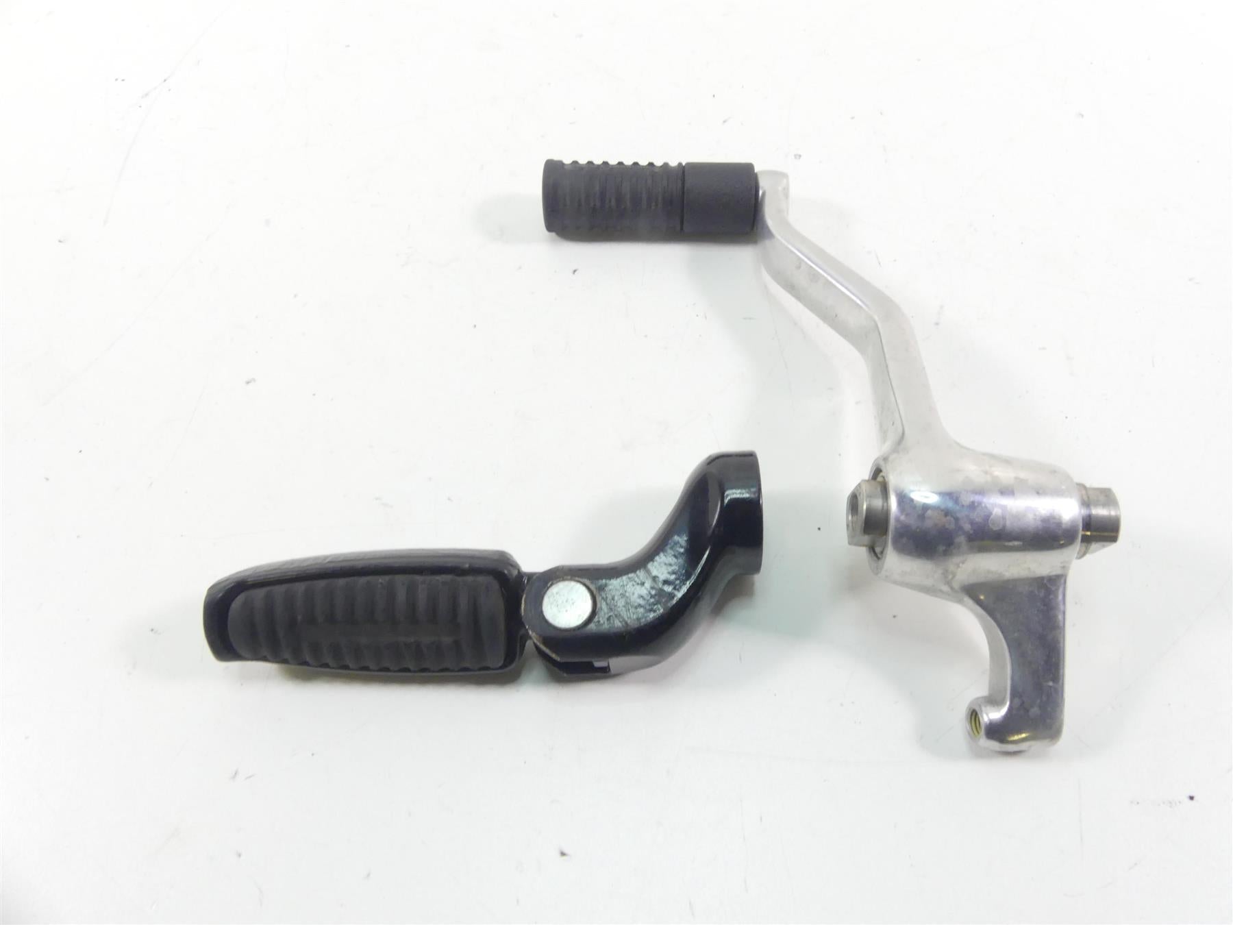 2011 Harley VRSCF Muscle Rod Left Front Footpeg & Shifter 50272-02B 33757-01A | Mototech271