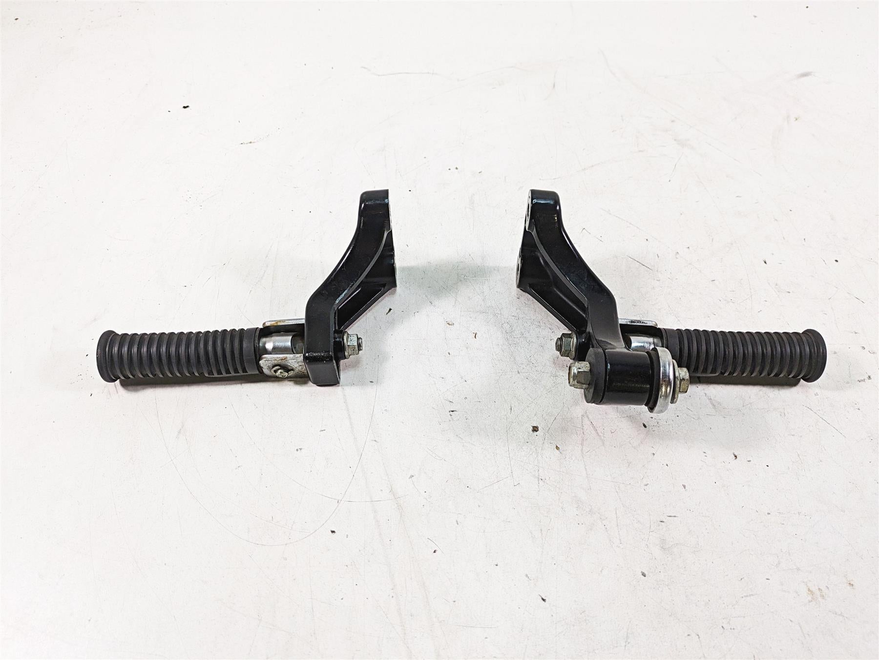 1997 Kawasaki VN1500 Vulcan Rear Passenger Footpeg Set 35011-1346 35011-1347