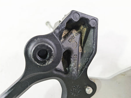 2024 Kawasaki ZX6R ZX636 Ninja Left Foot Peg + Mount & Guard 35063-0160-18R {{ shop.shopifyCountryName }} - Mototech271