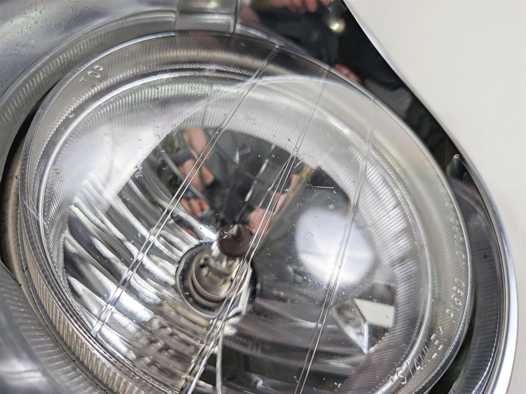 2003 Honda V-Twin VTX1800 C Headlight & Housing Set - Nice 61301-MCH-670 {{ shop.shopifyCountryName }} - Mototech271