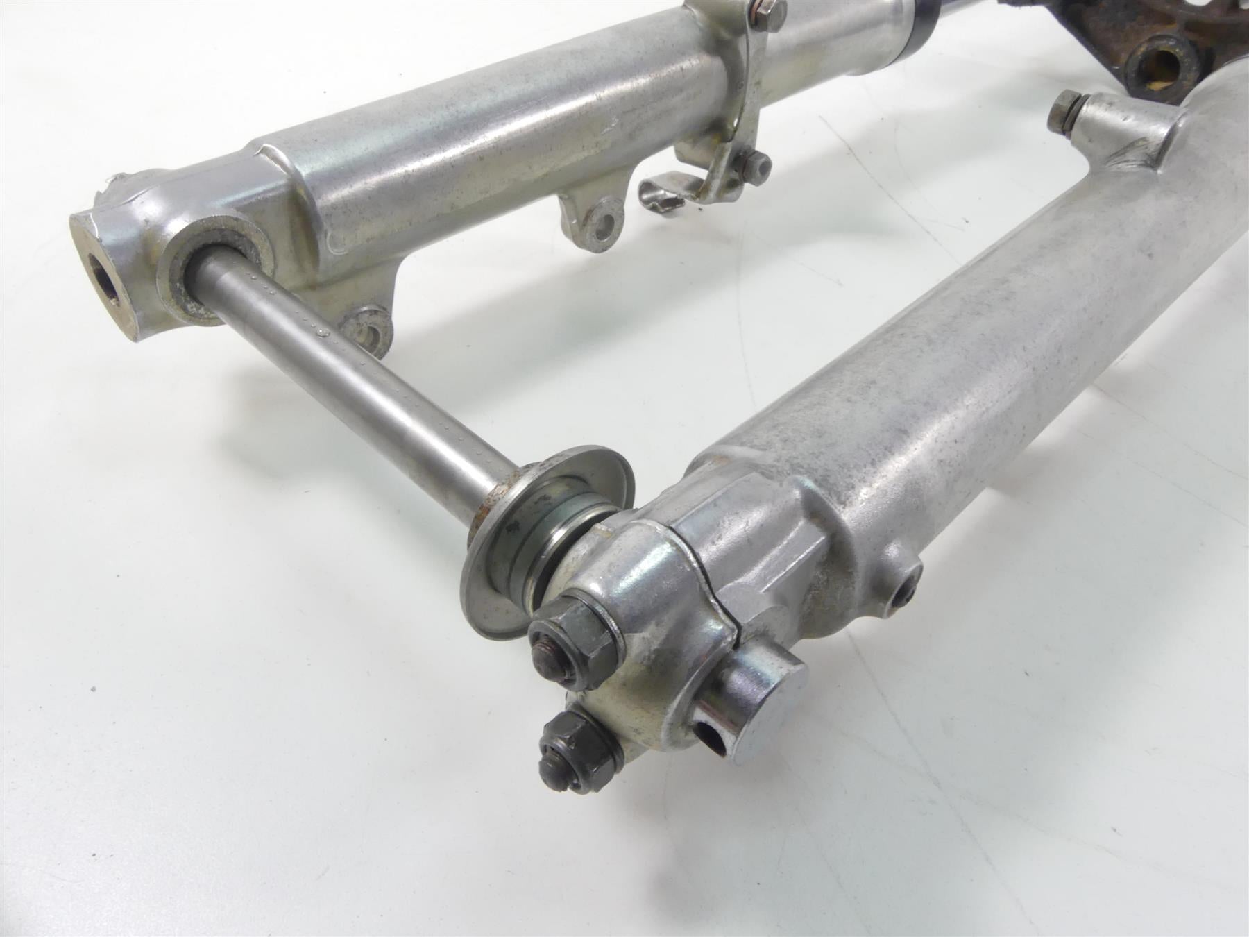 1978 Yamaha XS650 SE Special Front Fork Triple Tree Axle Set 3L1-23101-00-00 {{ shop.shopifyCountryName }} - Mototech271
