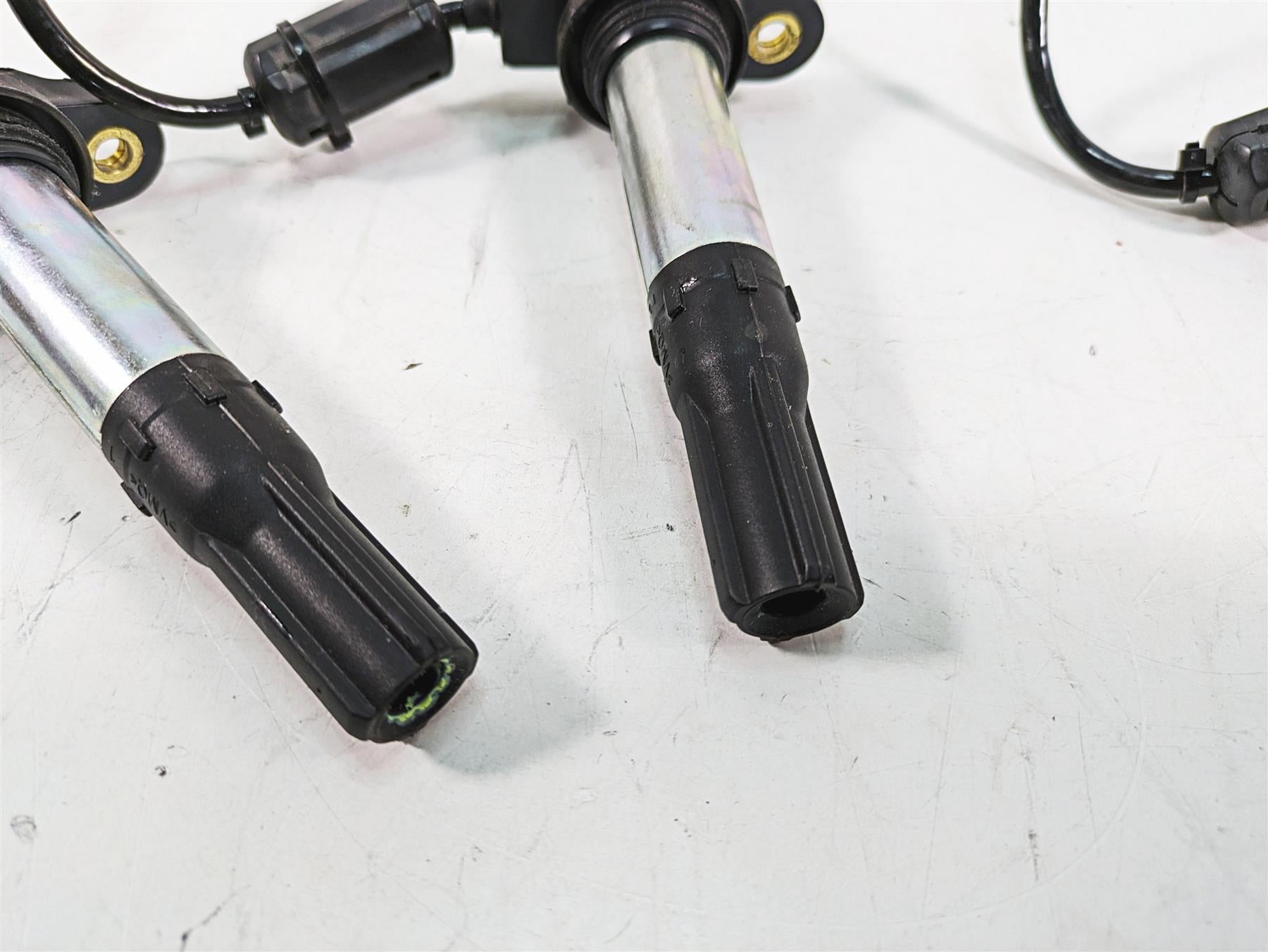 2020 Aprilia Tuono V4 Factory Stick Ignition Coil Set Eldor 776mi 857084 857501 {{ shop.shopifyCountryName }} - Mototech271