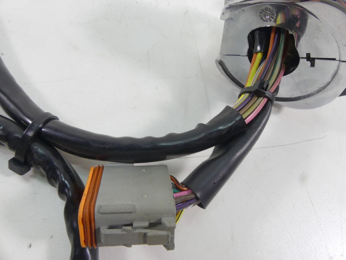 2006 Harley Touring FLHCU SE CVO Left Control Switch Blinker Audio -Read 71597-9 {{ shop.shopifyCountryName }} - Mototech271