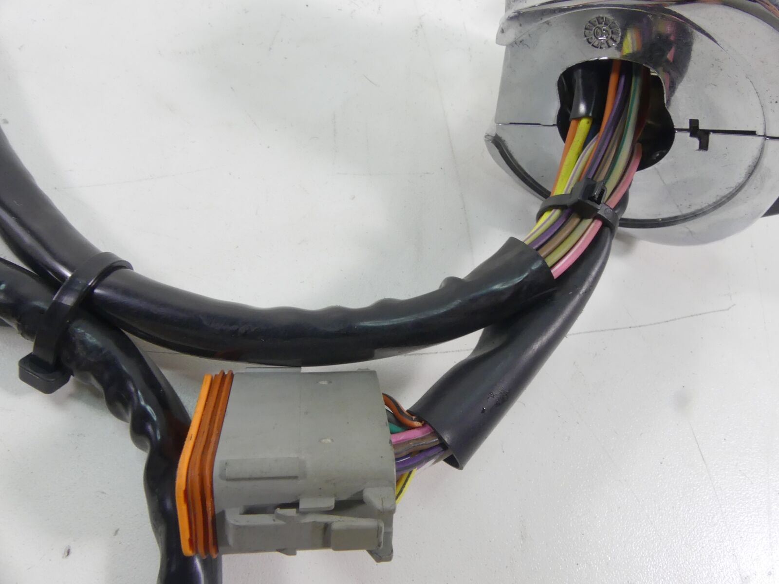 2006 Harley Touring FLHCU SE CVO Left Control Switch Blinker Audio -Read 71597-9 {{ shop.shopifyCountryName }} - Mototech271