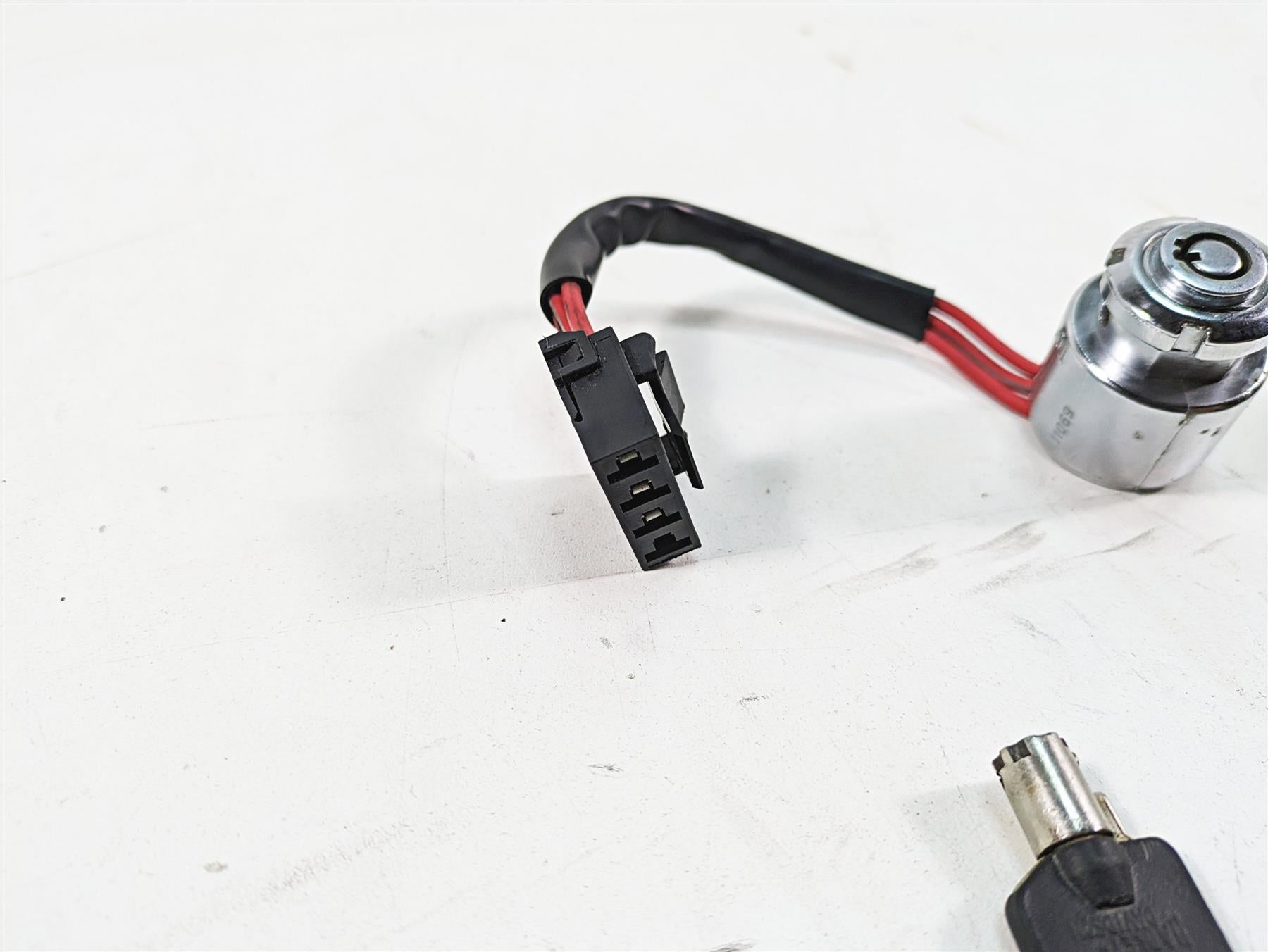2000 Harley Dyna FXDL Low Rider Ignition Switch Key Lock Set 71421-90B 71428-90B {{ shop.shopifyCountryName }} - Mototech271