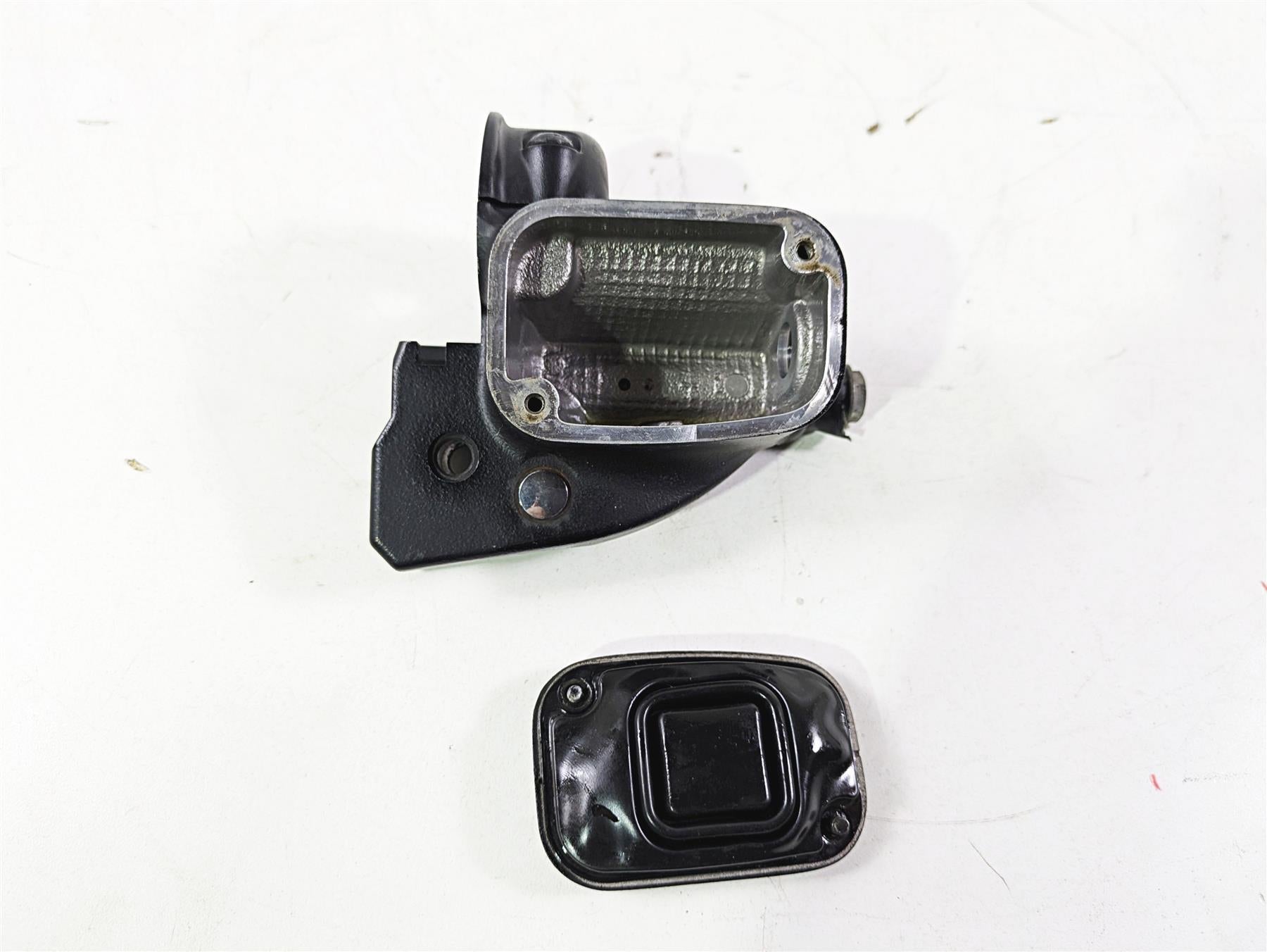 2018 Harley FXBR Softail Breakout Front Brake Master Cylinder 1/2" 41700233 {{ shop.shopifyCountryName }} - Mototech271