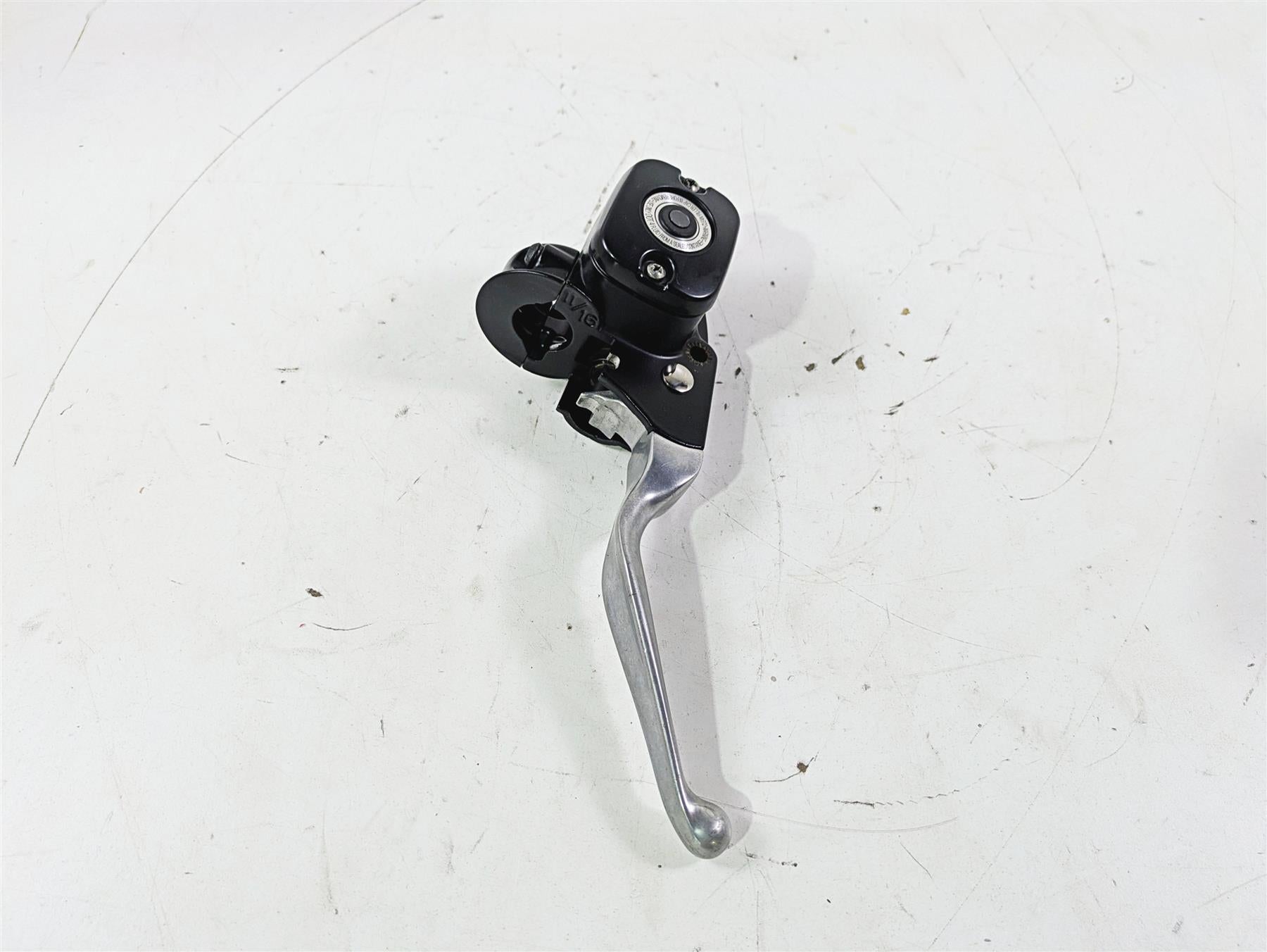 2015 Harley FXDL Dyna Low Rider Front Brake Master Cylinder 11/16 45170-08F {{ shop.shopifyCountryName }} - Mototech271