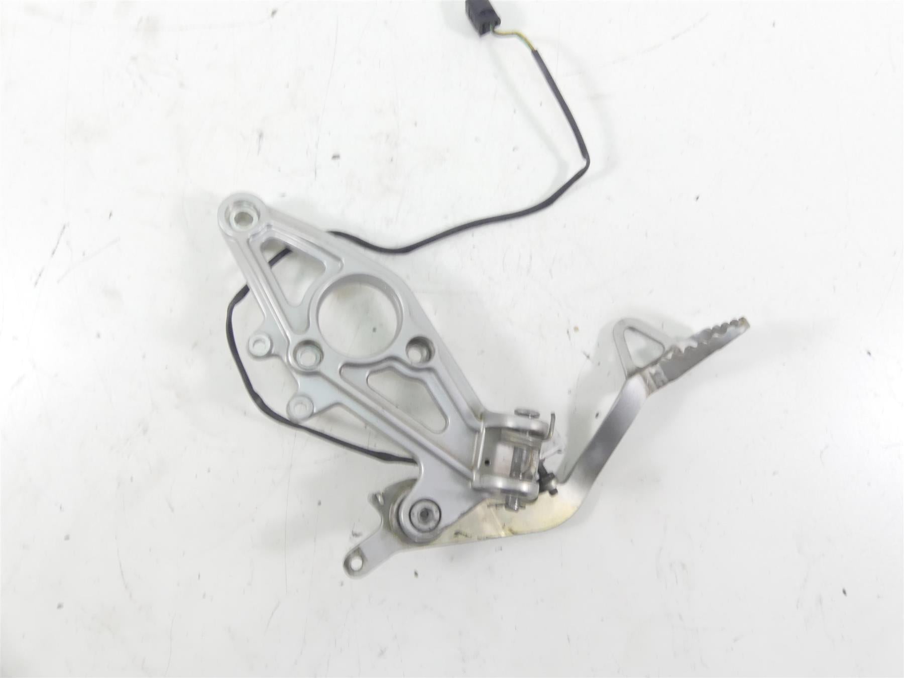 2003 BMW R1150 GS R21 Right Front Rider Footpeg Mount & Brake Pedal 46712335598 {{ shop.shopifyCountryName }} - Mototech271