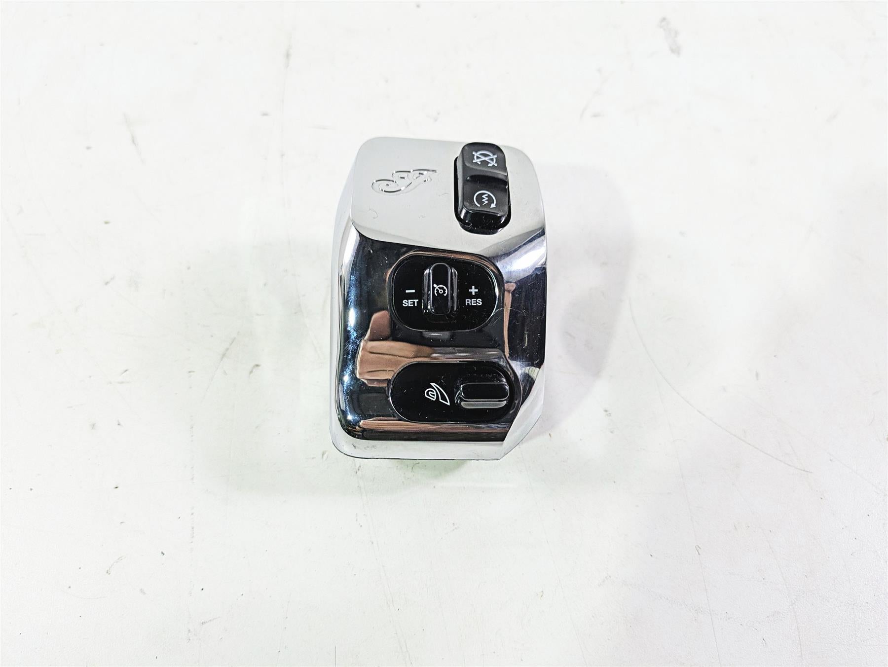 2018 Indian Chieftain Limited Chrome Right Hand Control Switch 4016911 4018445 {{ shop.shopifyCountryName }} - Mototech271