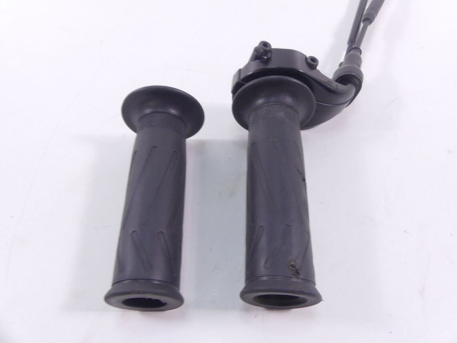 2019 Yamaha VMX17 V-Max 1700 Throttle Cable Grip Grab Set 4YR-26240-02-00 {{ shop.shopifyCountryName }} - Mototech271