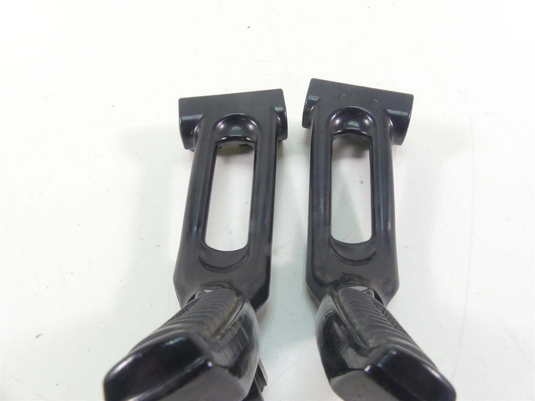 2006 Harley VRSCD Night Rod Rear Passenger Foot Peg Rest Set 51094-06 51095-06 {{ shop.shopifyCountryName }} - Mototech271