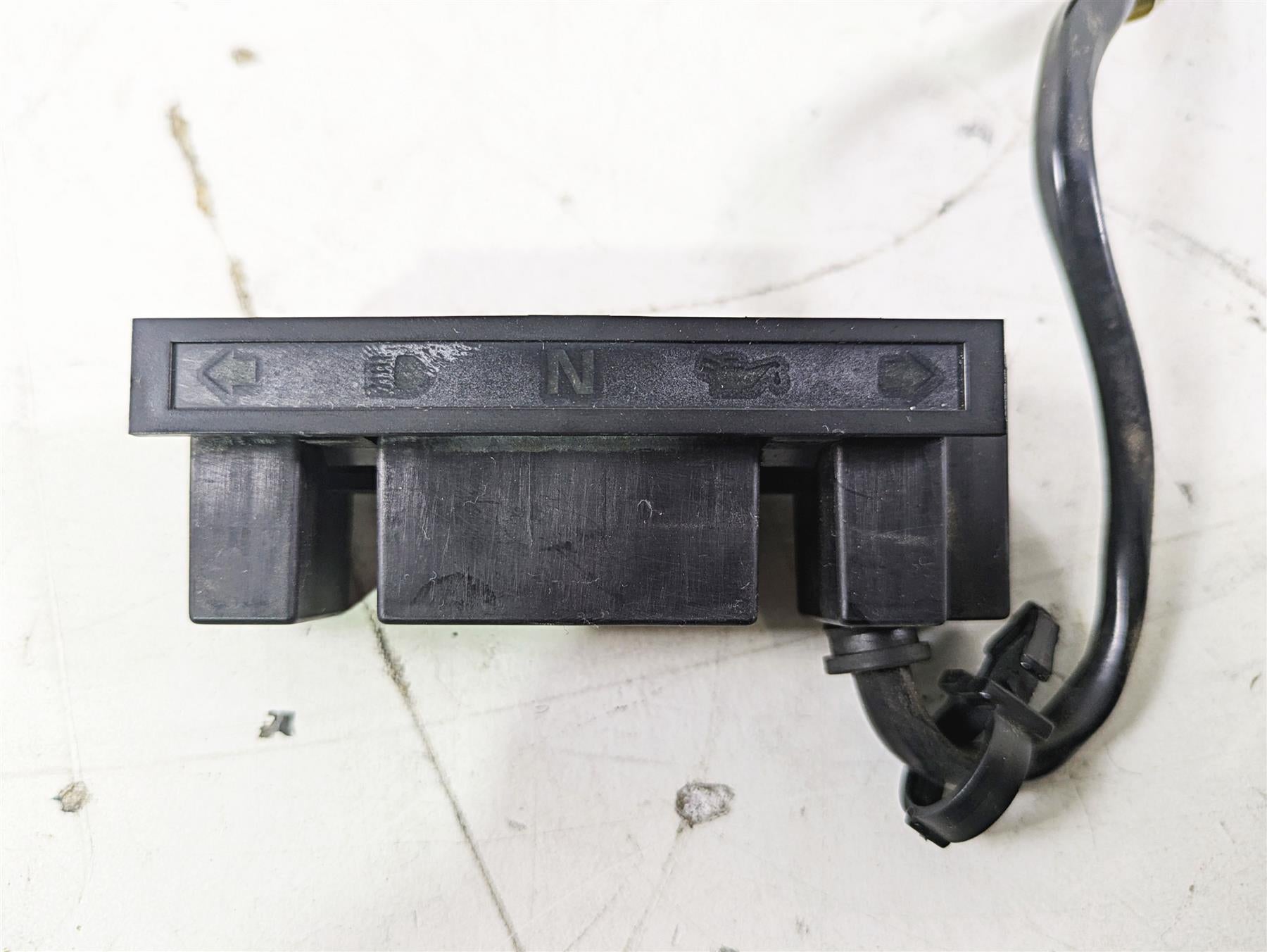 2004 Harley Softail FLSTF Fat Boy Instrument Indicator Lights 68113-99C {{ shop.shopifyCountryName }} - Mototech271