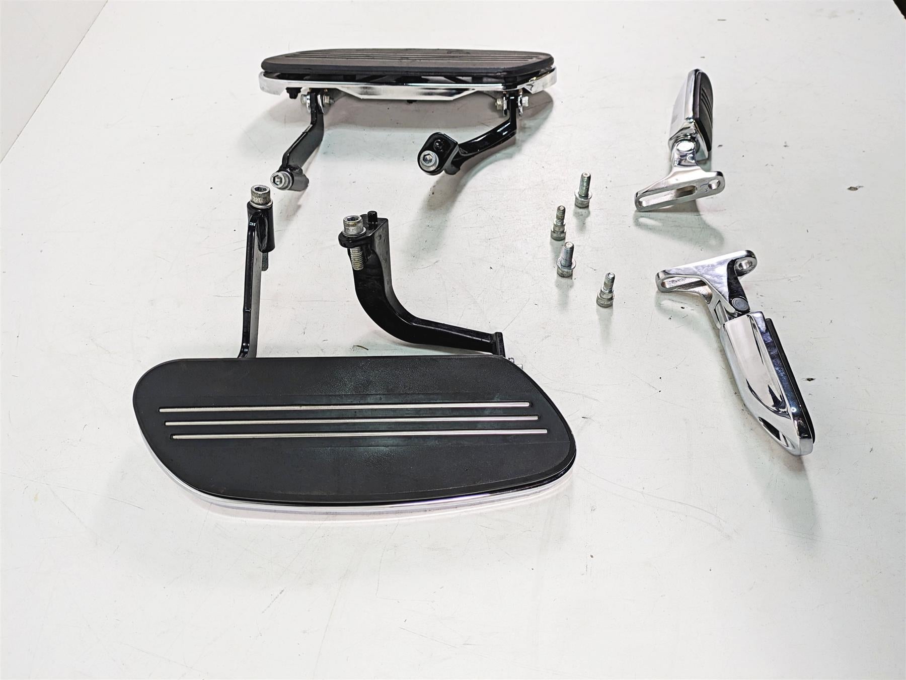 2020 Harley Touring FLHX Street Glide Front Rear Floorboard Footpeg Set 50684-11 {{ shop.shopifyCountryName }} - Mototech271