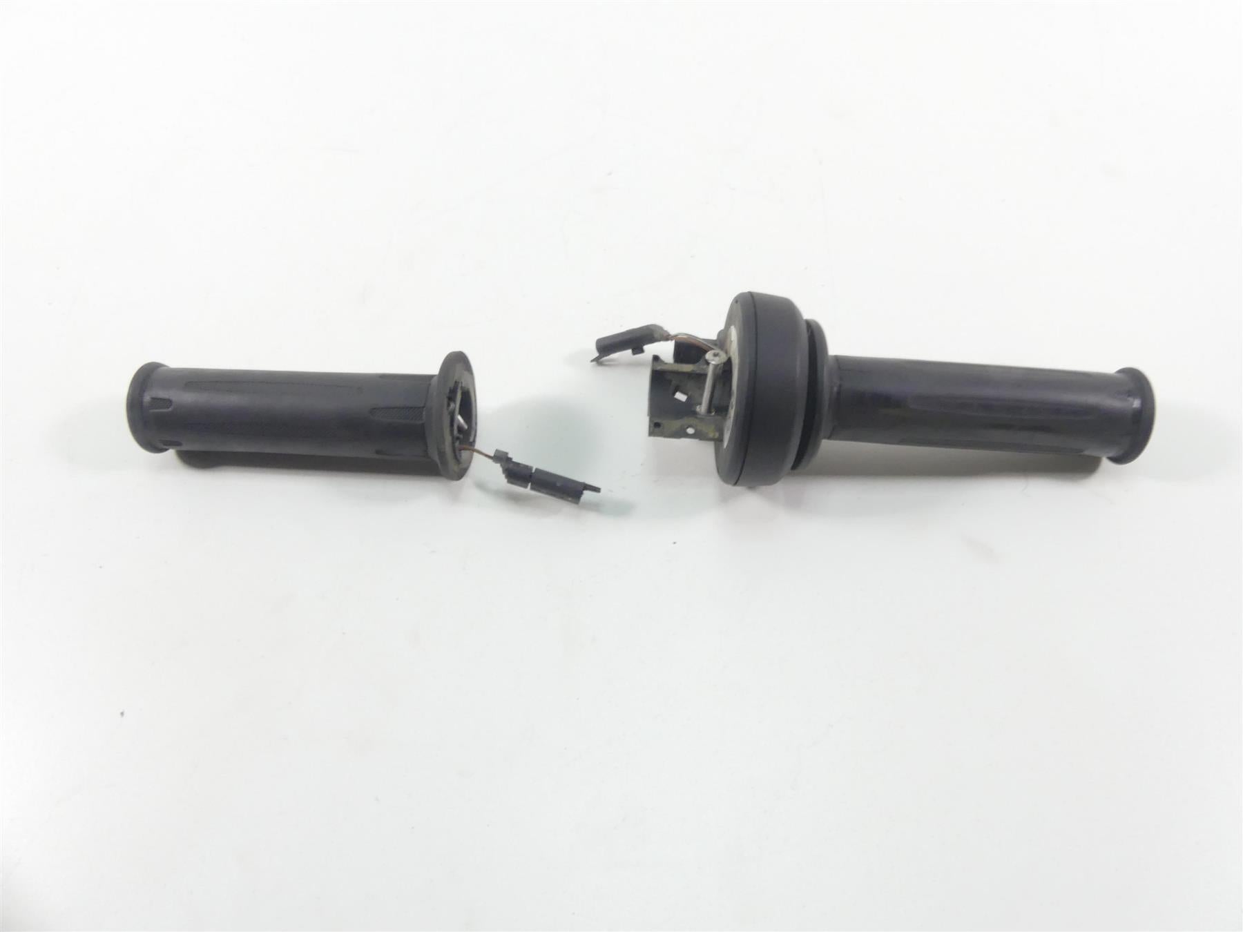 2019 BMW R1250GS K50 Left Right Heated Hand Grip Set 61318552118 61318549455 {{ shop.shopifyCountryName }} - Mototech271