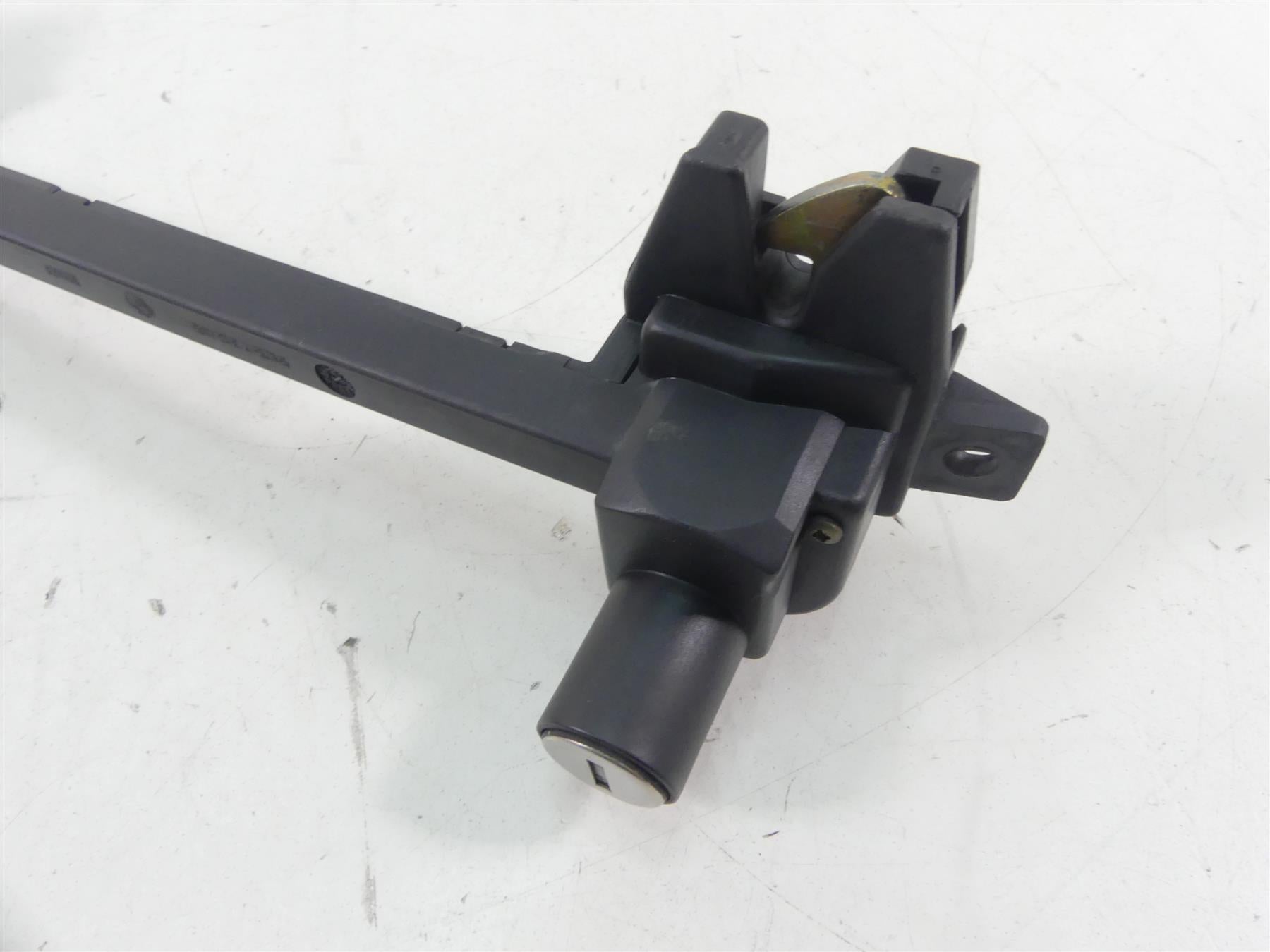2001 BMW R1150 GS R21 Front Rear Saddle Seat Mount Set + Key & Lock 52532313291 {{ shop.shopifyCountryName }} - Mototech271
