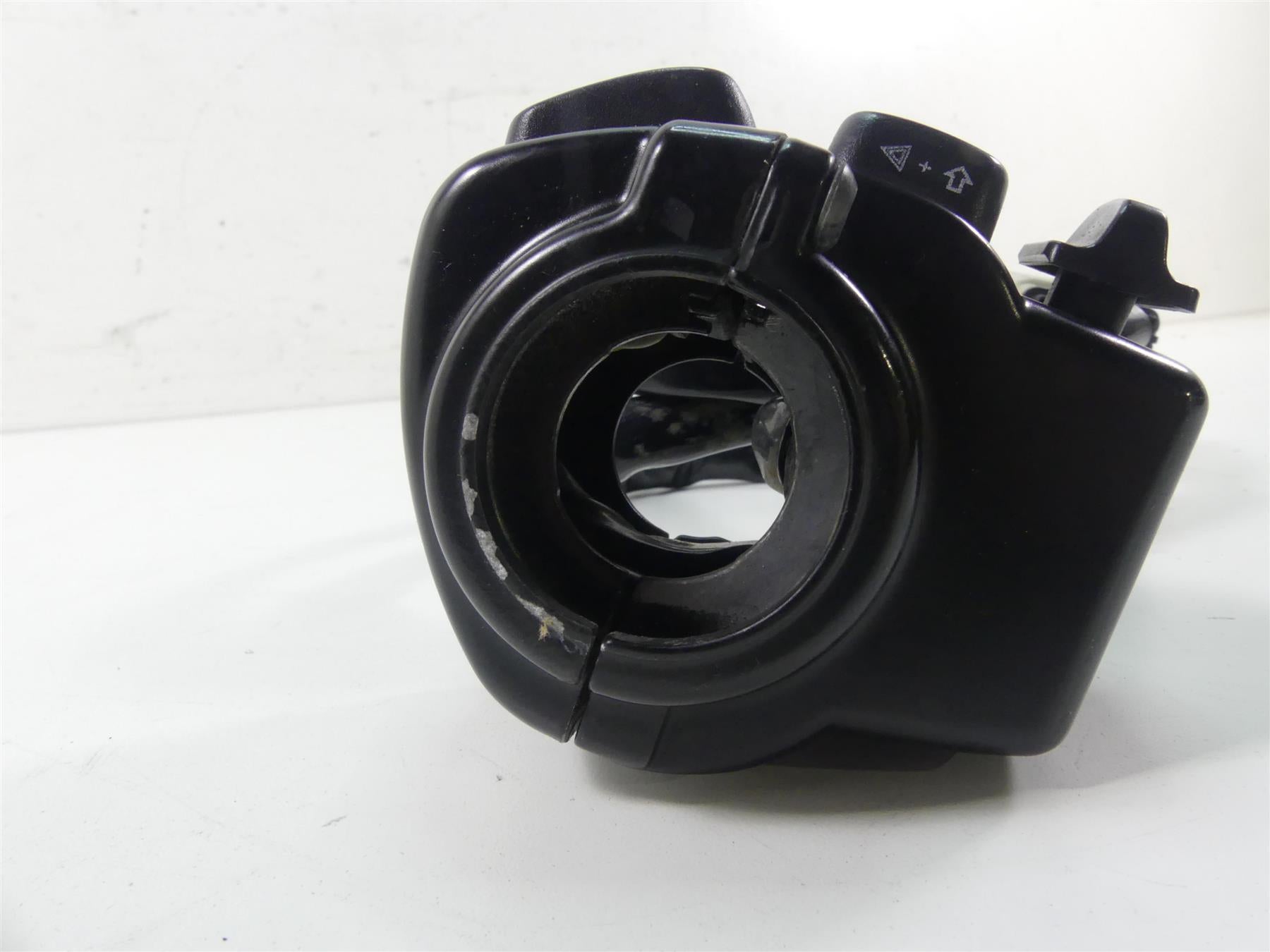 2013 Harley Touring FLTRX Road Glide Left Hand Audio Control Switch 71682-06A {{ shop.shopifyCountryName }} - Mototech271