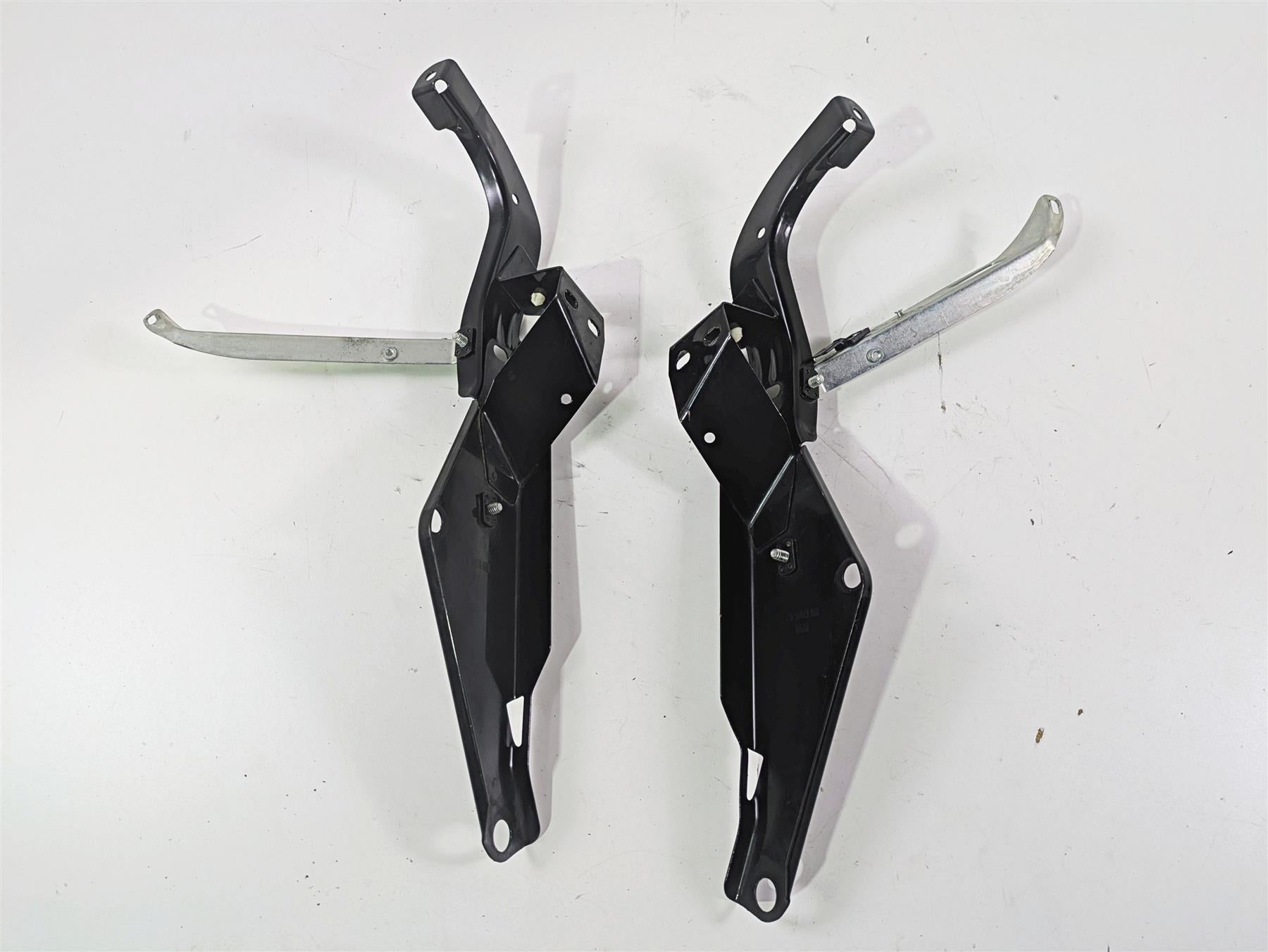 2010 Harley Touring FLHXSE CVO Street Glide Front Fairing Mounts Set 58478-96B {{ shop.shopifyCountryName }} - Mototech271