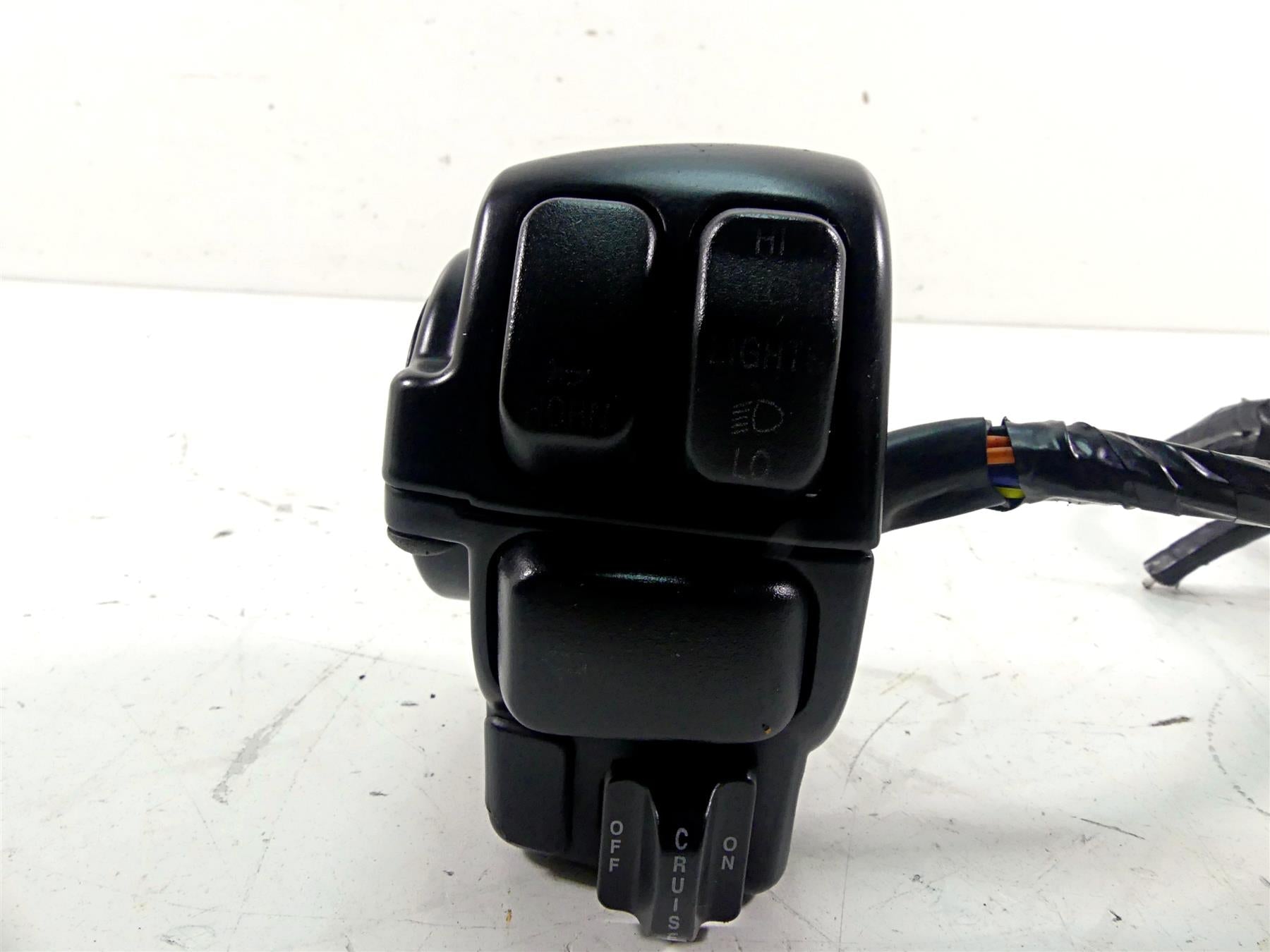 2010 Harley Touring FLHRC Road King Left Hand Control Switch 71682-06A 71685-06A {{ shop.shopifyCountryName }} - Mototech271