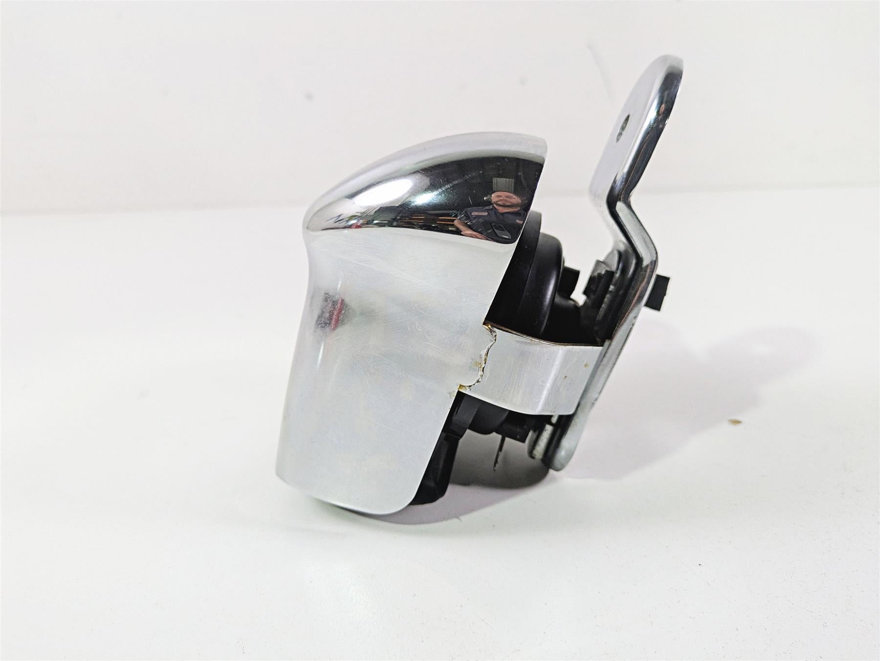 2021 Harley Touring FLTRX Road Glide Horn & Chrome Cover 61300523A 69060-90H {{ shop.shopifyCountryName }} - Mototech271