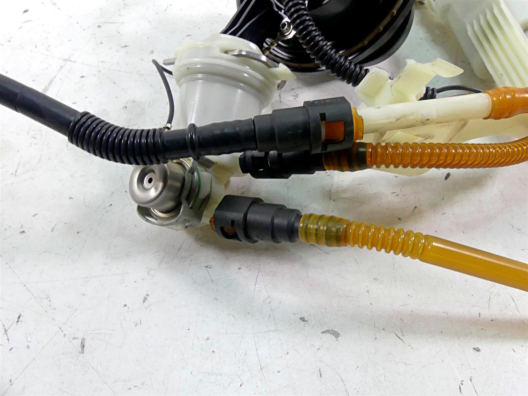 2015 Harley Touring FLHXS Street Glide Fuel Gas Petrol Pump 75069-08C {{ shop.shopifyCountryName }} - Mototech271
