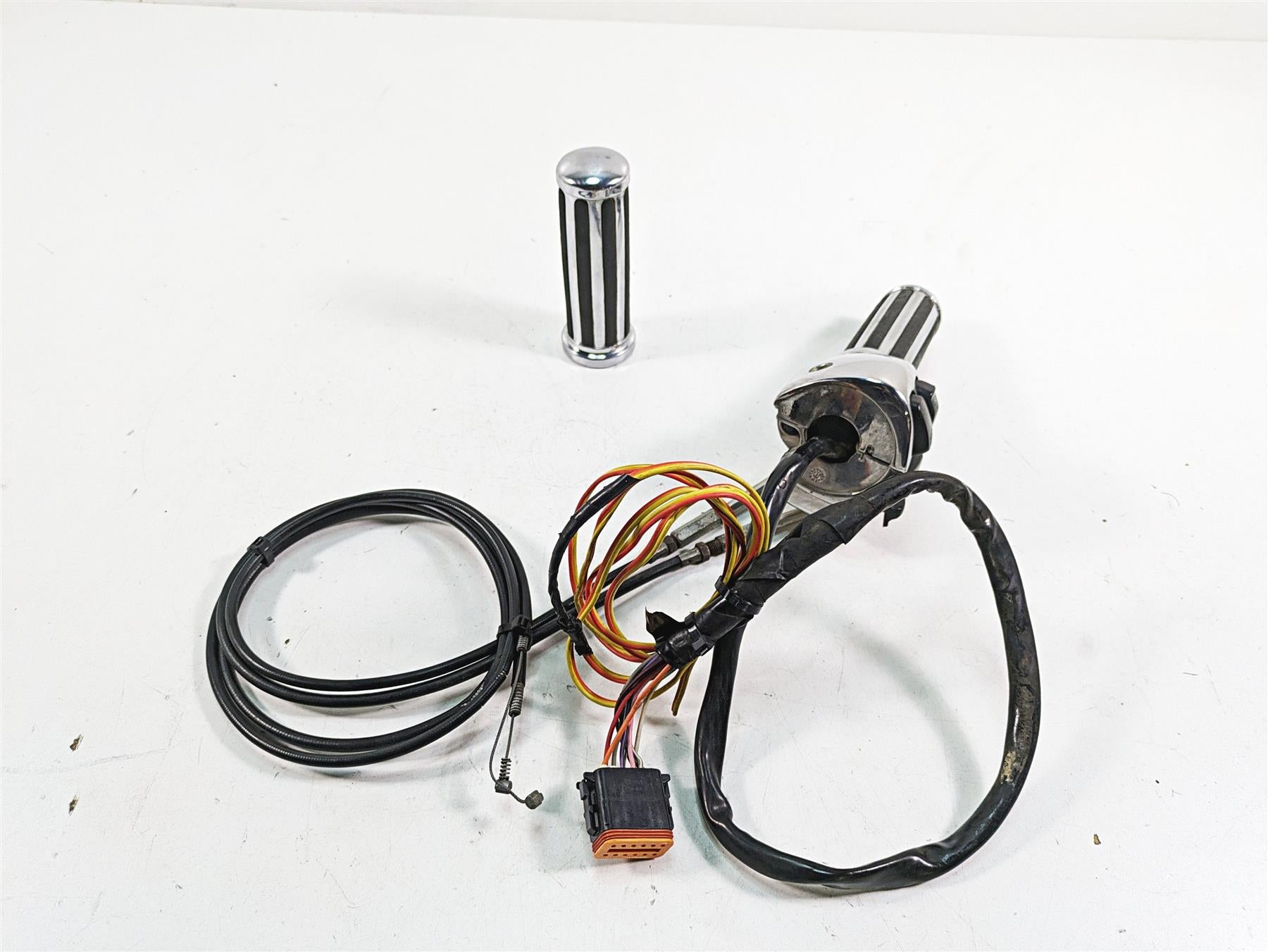 1999 Harley Touring FLHTC Electra Glide Right Hand Control Switch -Read 71684-06 {{ shop.shopifyCountryName }} - Mototech271