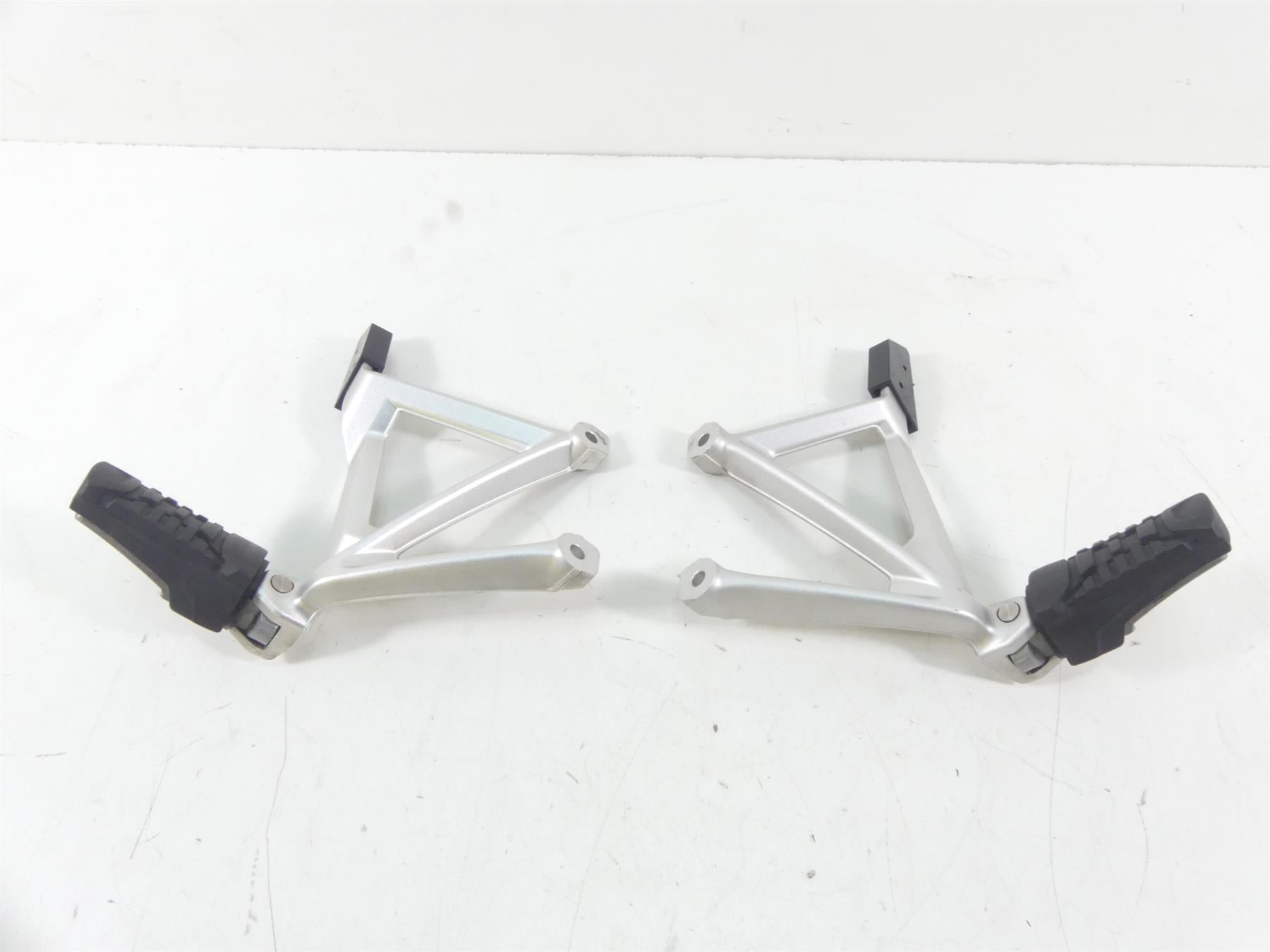 2016 BMW R1200GS K50 Rear Passenger Footpeg Footrest Set 46718528793 46718528794 {{ shop.shopifyCountryName }} - Mototech271