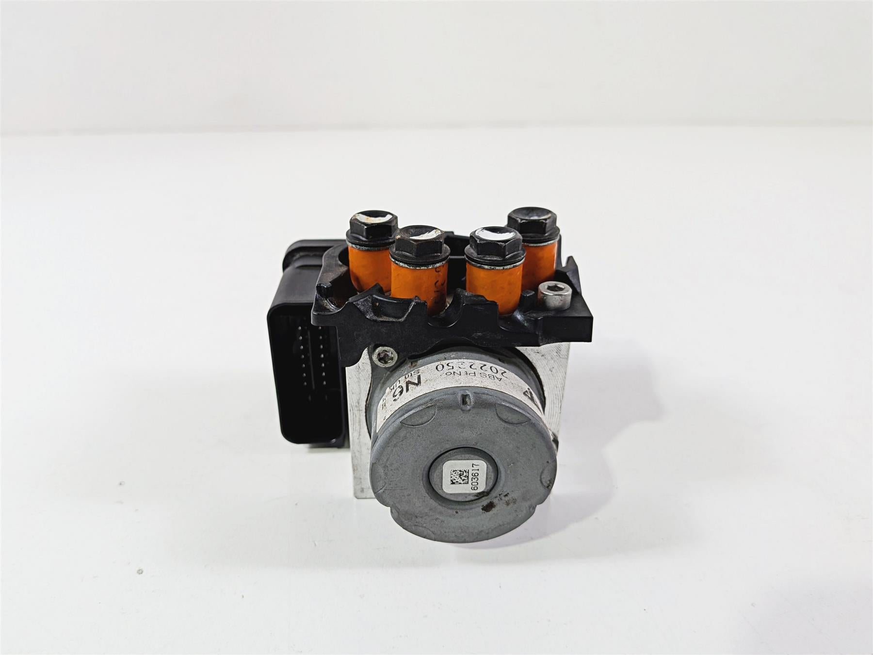 2019 Triumph Speed Triple RS 1050 Abs Brake Pump Module T2029204 T2022250 {{ shop.shopifyCountryName }} - Mototech271