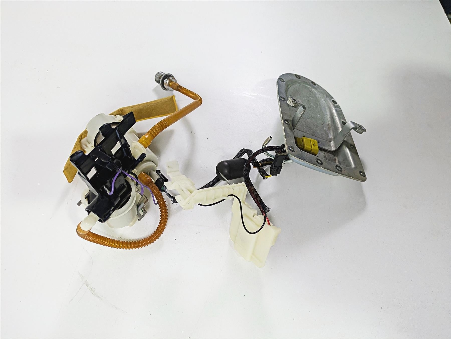 2011 Harley FXDC Dyna Super Glide Fuel Gas Petrol Pump & Level Sender 75218-04D {{ shop.shopifyCountryName }} - Mototech271