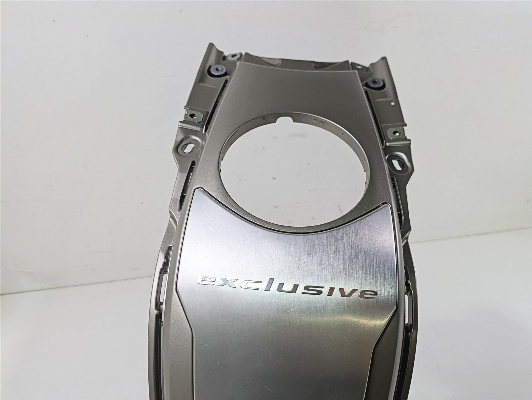 2014 BMW K1600 GTL K48 Fuel Tank Center Fairing Cover Cowl 46638536859 {{ shop.shopifyCountryName }} - Mototech271