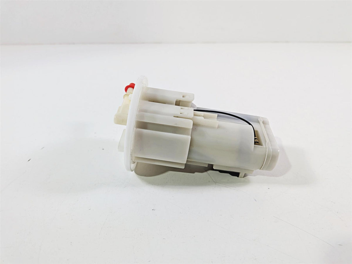 2016 Yamaha YZF R1 RN32 Fuel Gas Petrol Pump - Tested 2CR-13907-00-00 {{ shop.shopifyCountryName }} - Mototech271