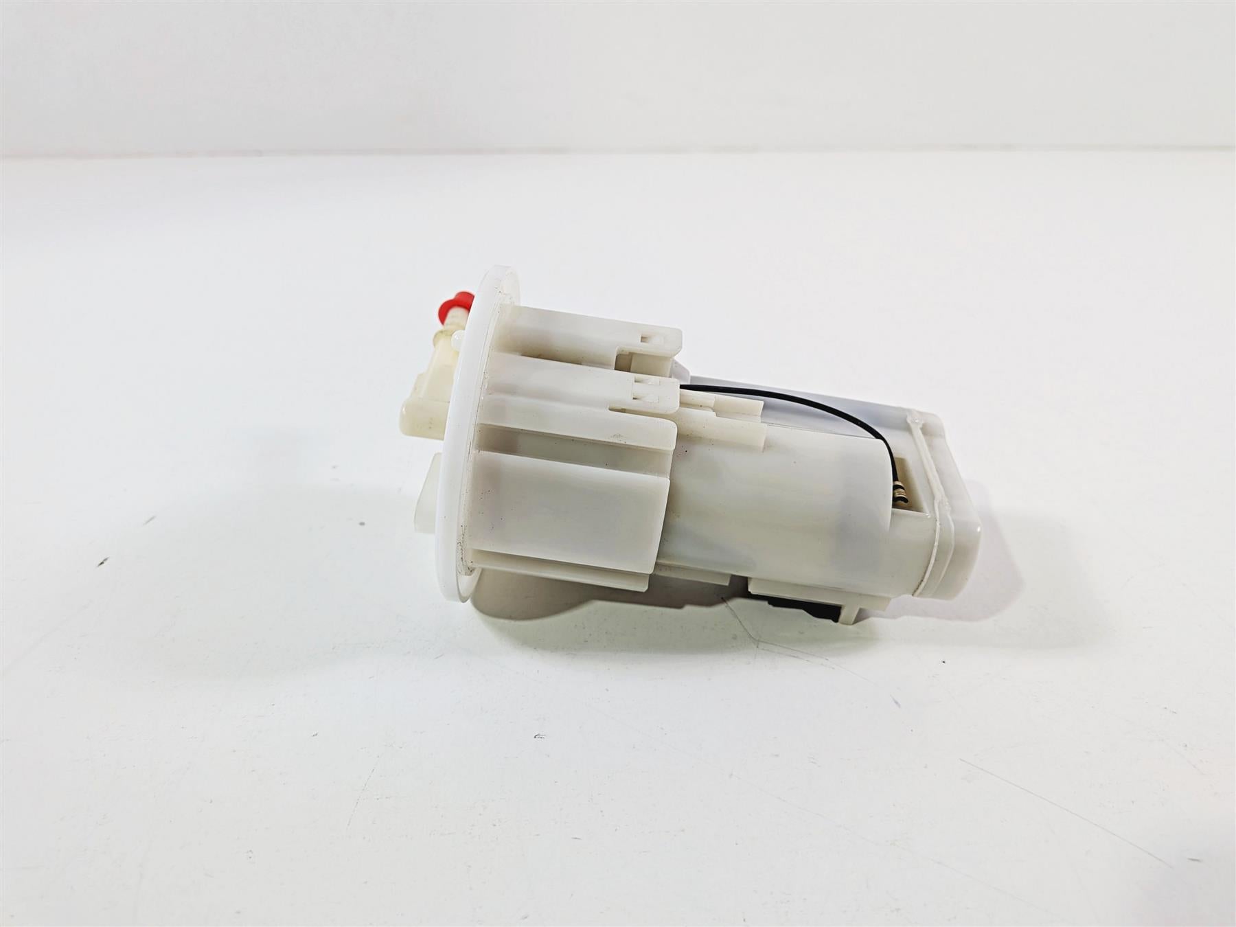 2016 Yamaha YZF R1 RN32 Fuel Gas Petrol Pump - Tested 2CR-13907-00-00 {{ shop.shopifyCountryName }} - Mototech271