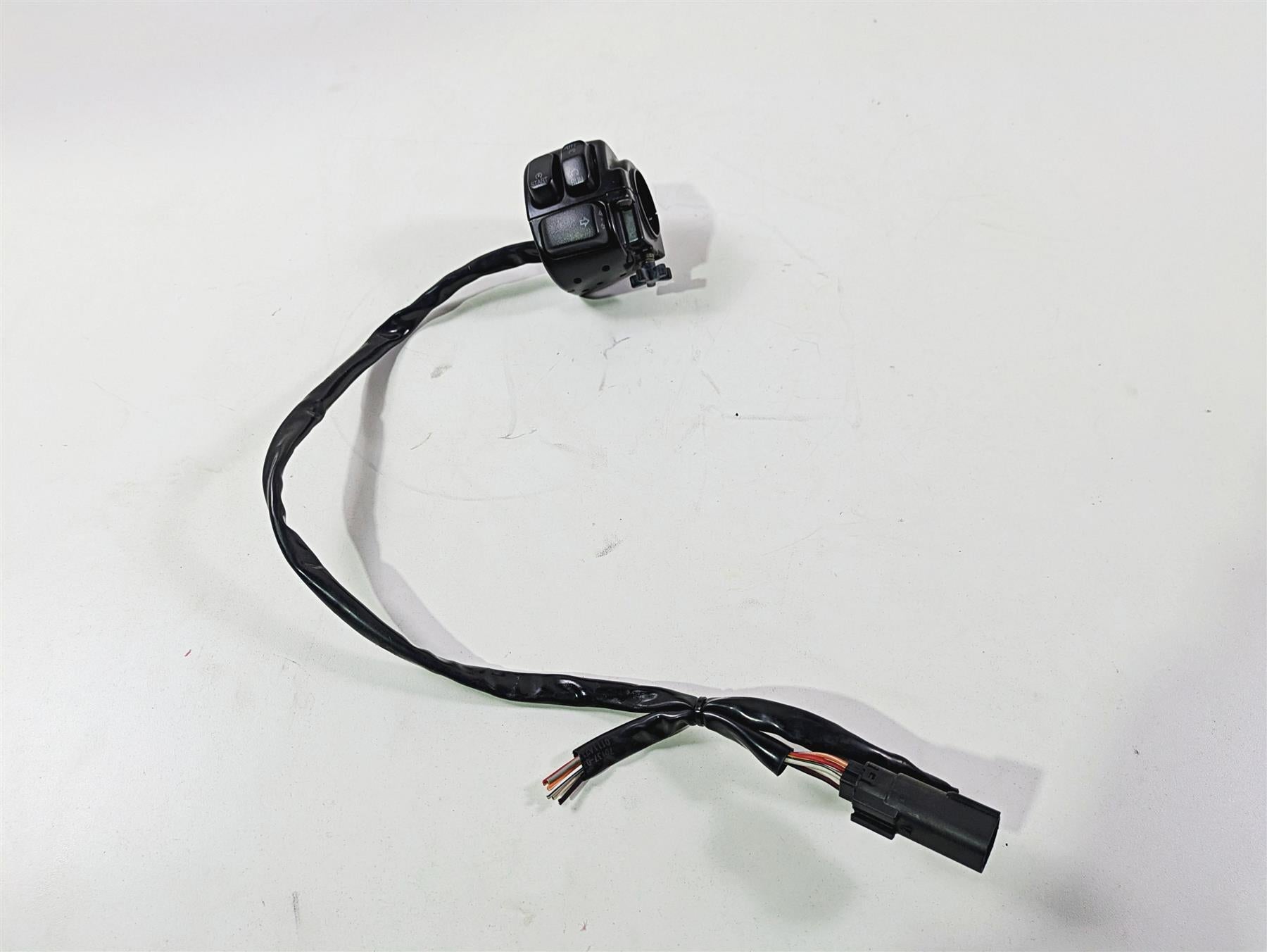 2011 Harley FXDC Dyna Super Glide Right Hand Control Switch - Read 71684-06A {{ shop.shopifyCountryName }} - Mototech271