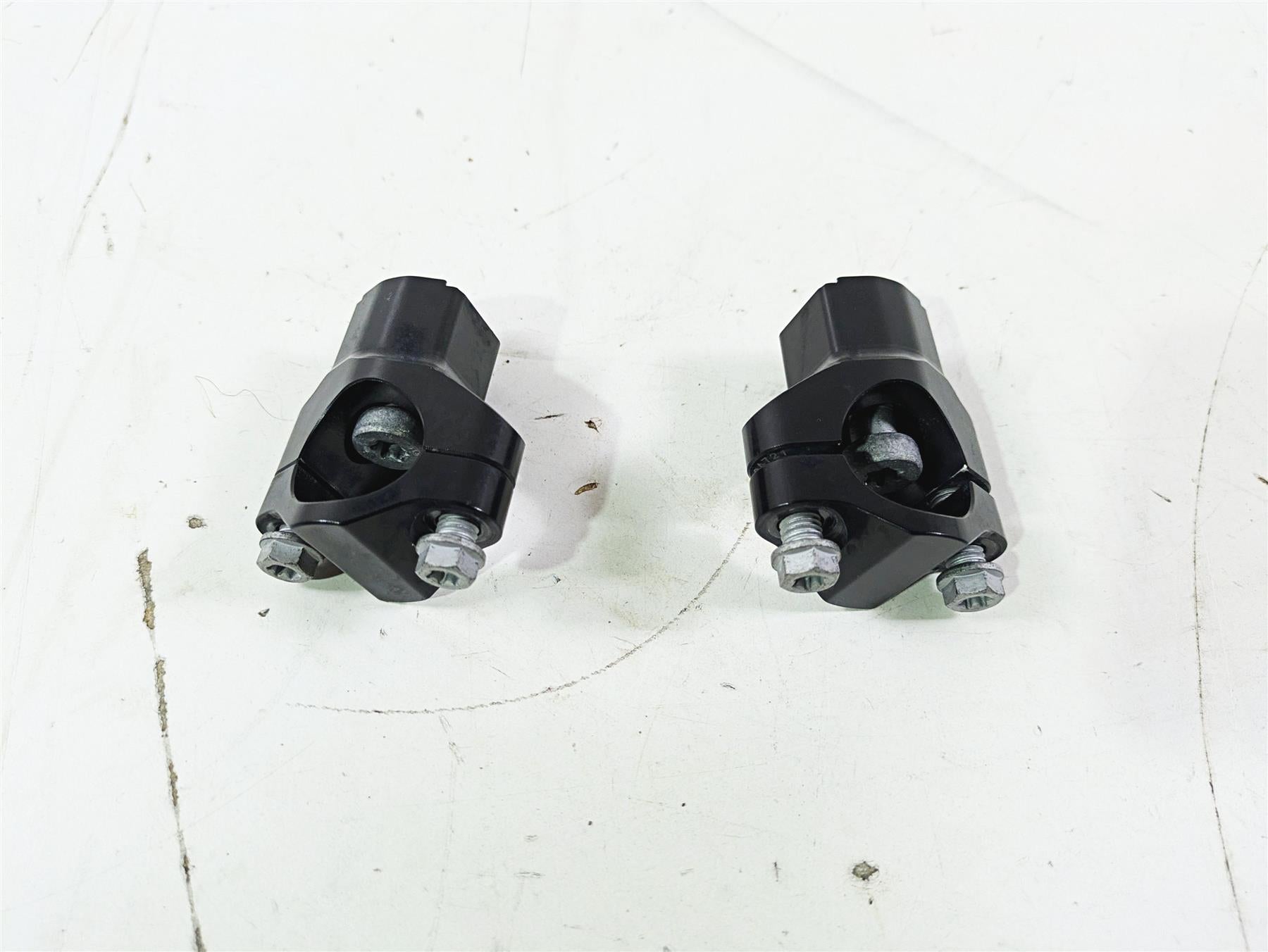 2022 KTM 1290 Super Adventure S Handlebar Riser Holder Set 00050000927 {{ shop.shopifyCountryName }} - Mototech271