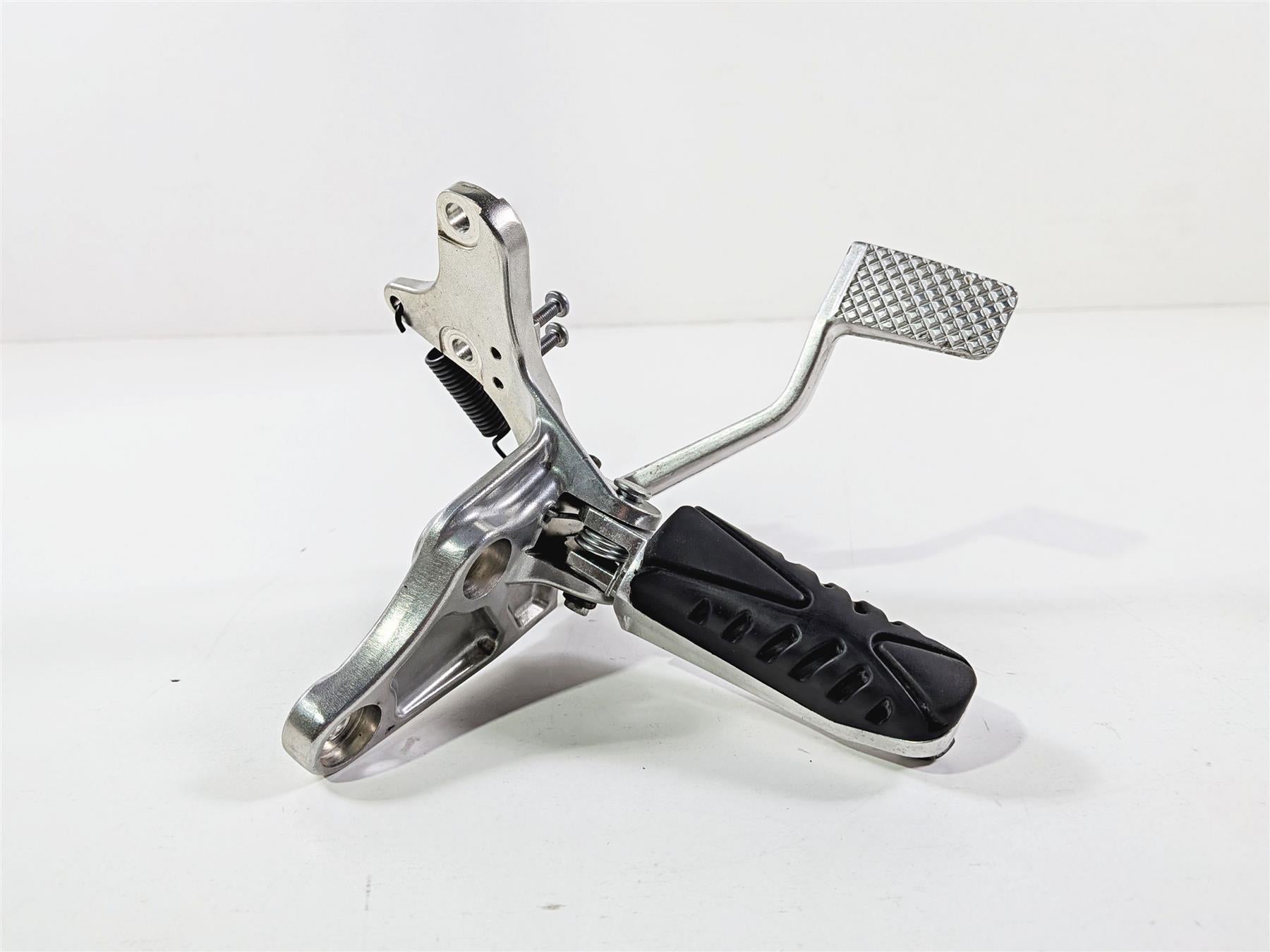 2009 Yamaha VMX17 V-Max 1700 Right Foot Peg Brake Pedal Set 2S3-27443-00-00-Mototech271