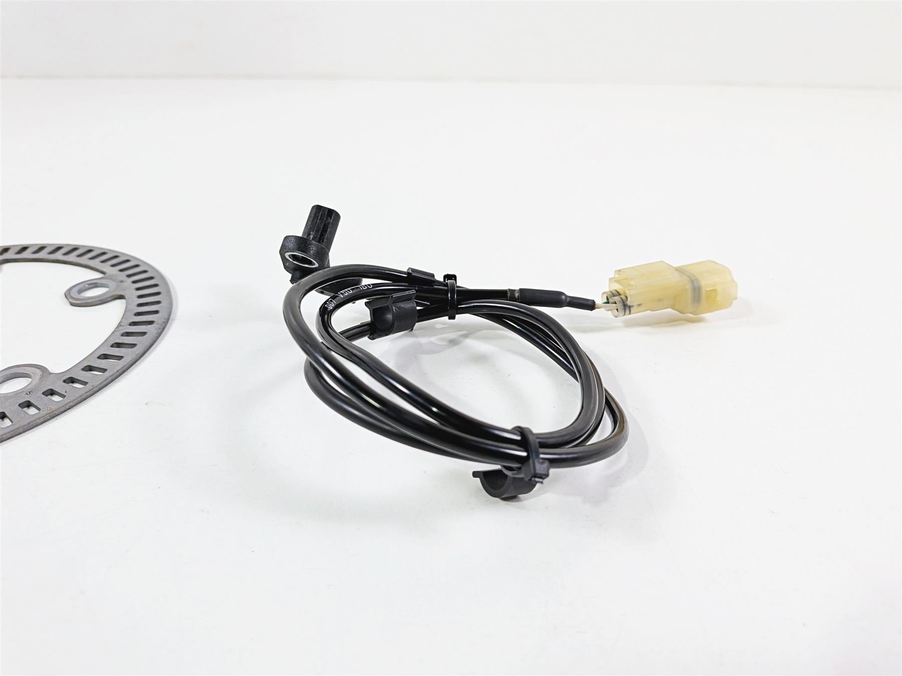 2019 Triumph Speed Triple RS 1050 Front Abs Brake Wheel Speed Sensor T2029270 {{ shop.shopifyCountryName }} - Mototech271