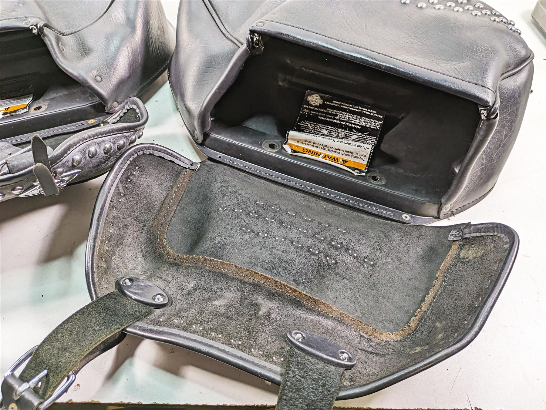 2013 Harley Softail FLSTC Heritage Classic Saddlebag & Mount Set 90477-09 {{ shop.shopifyCountryName }} - Mototech271