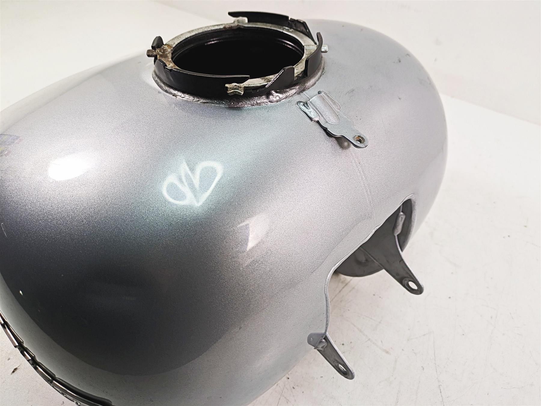 2020 Harley Touring FLHX Street Glide Fuel Gas Petrol Tank - Dented 61356-08 {{ shop.shopifyCountryName }} - Mototech271