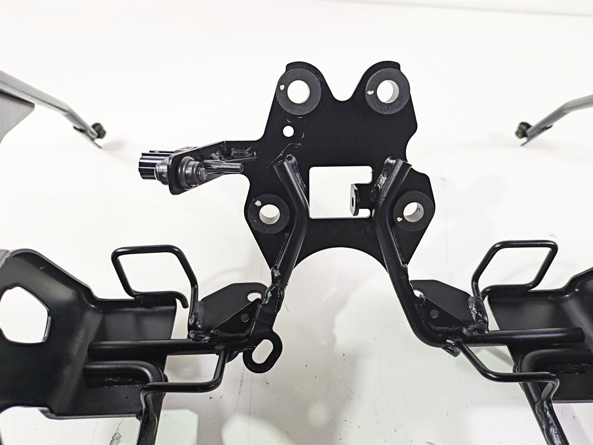 2022 Kawasaki ZR900RS Cafe Headlight Gauges Stay Bracket Mount 39137-0686 {{ shop.shopifyCountryName }} - Mototech271