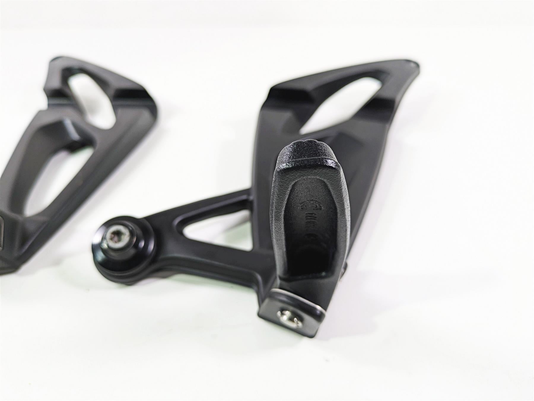 2014 BMW K1300S K40 Passenger Footpeg Foot Peg Set 46717715783 46717715784 {{ shop.shopifyCountryName }} - Mototech271