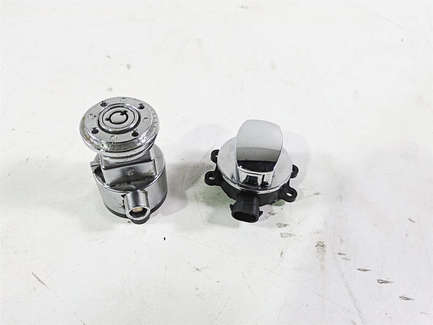 2017 Harley Dyna FXDB Street Bob Ignition Switch No Key Unlocked : VIN 71430-12 {{ shop.shopifyCountryName }} - Mototech271