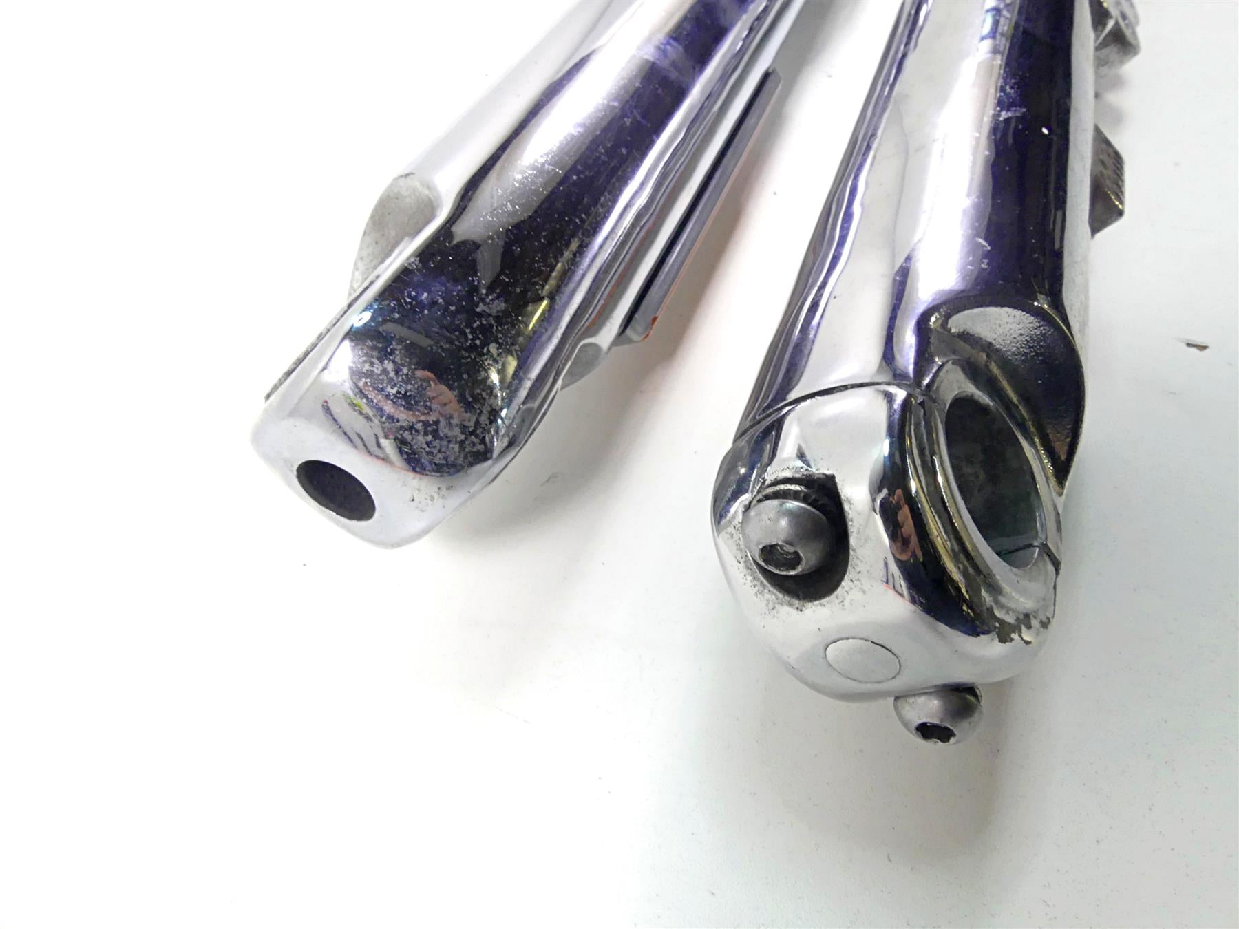 2005 Harley VRSCSE CVO V-Rod 49mm Chrome Front Fork Leg Set 46784-05A 46785-05A {{ shop.shopifyCountryName }} - Mototech271
