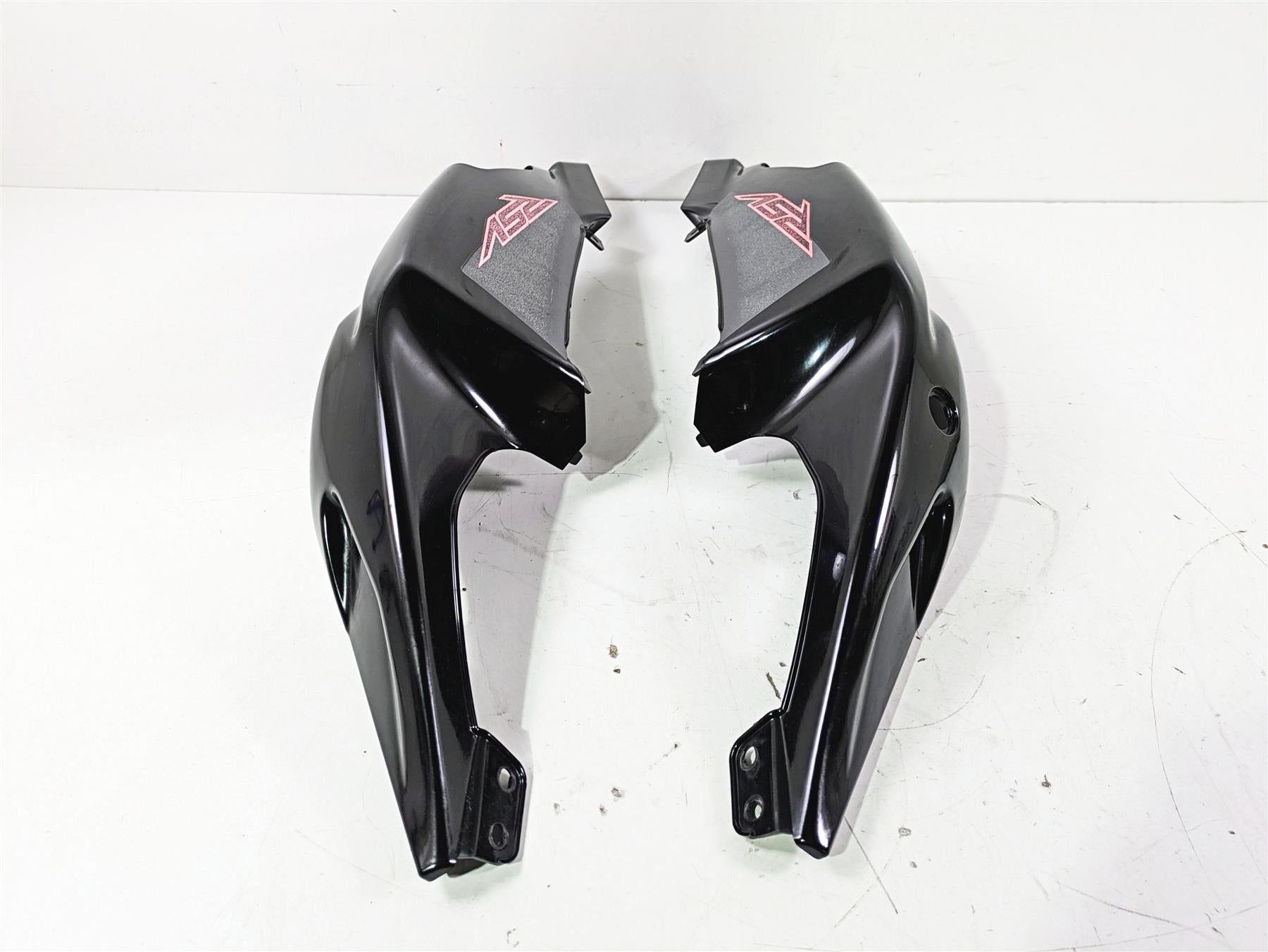 2008 Aprilia RSVR 1000 Factory Tail Side Cover Fairing Set AP8184322 AP8184323 {{ shop.shopifyCountryName }} - Mototech271
